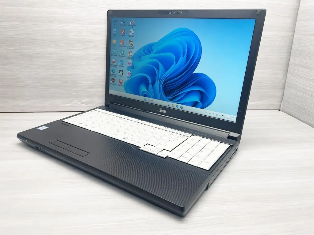 富士通 LIFEBOOK A579/B（第8世代CPU）