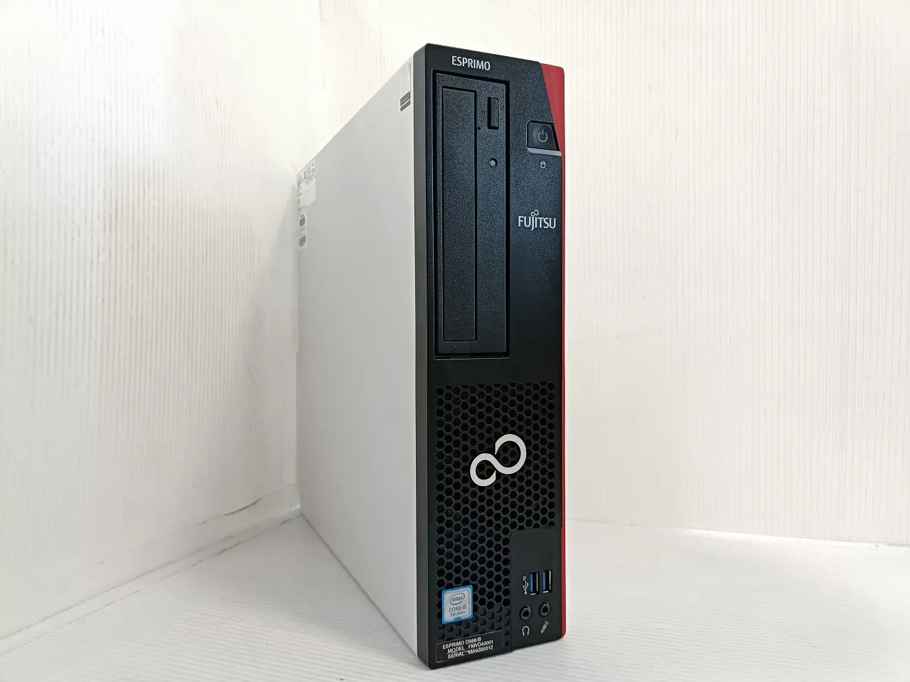 富士通 ESPRIMO D588/B(第8世代CPU)