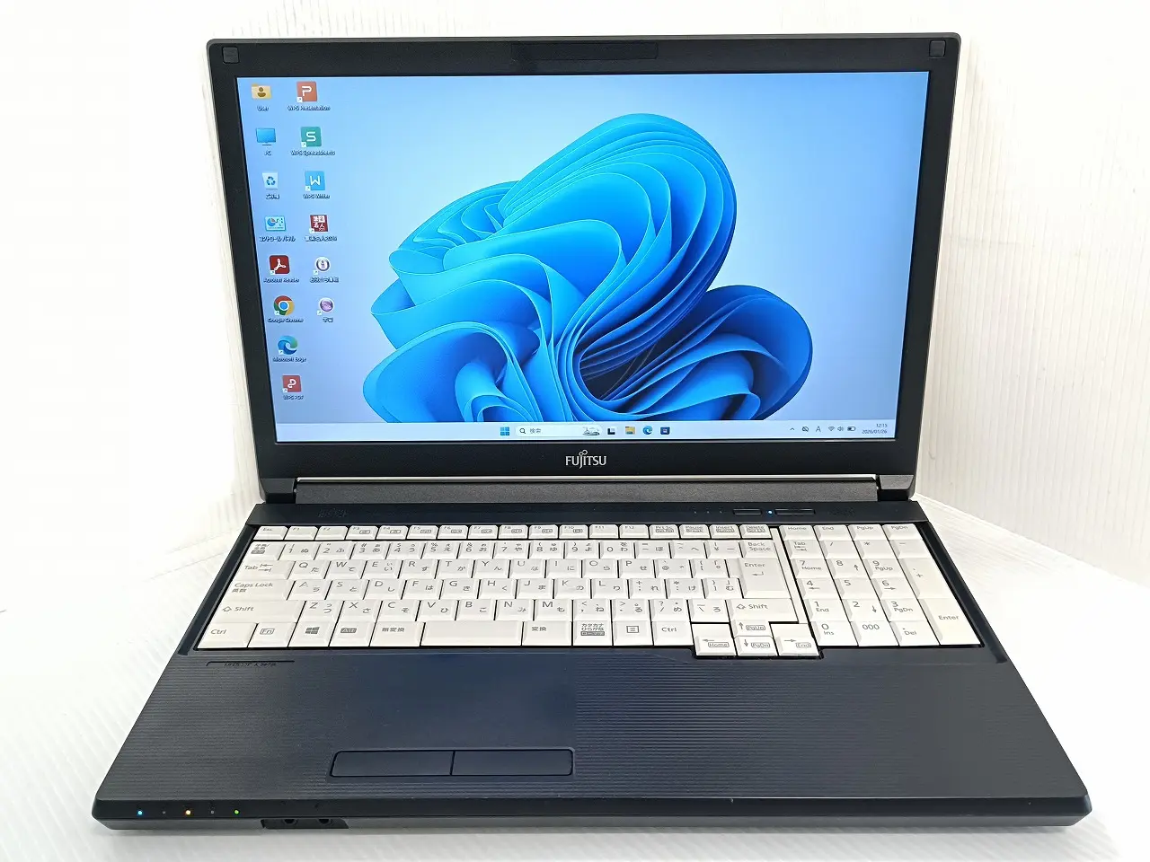 富士通 LIFEBOOK A579/B (第8世代CPU・ﾒﾓﾘ8GB・SSD128GB)