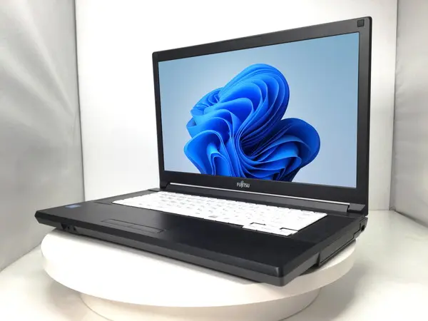 富士通 LIFEBOOK A579/B（第8世代CPU）