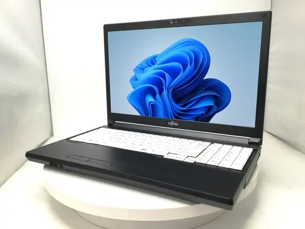 富士通 LIFEBOOK A579/B（第8世代CPU）