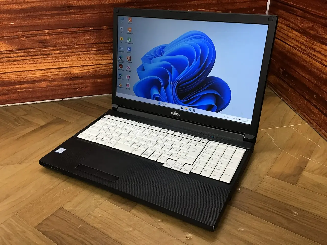 富士通 LIFEBOOK A579/B