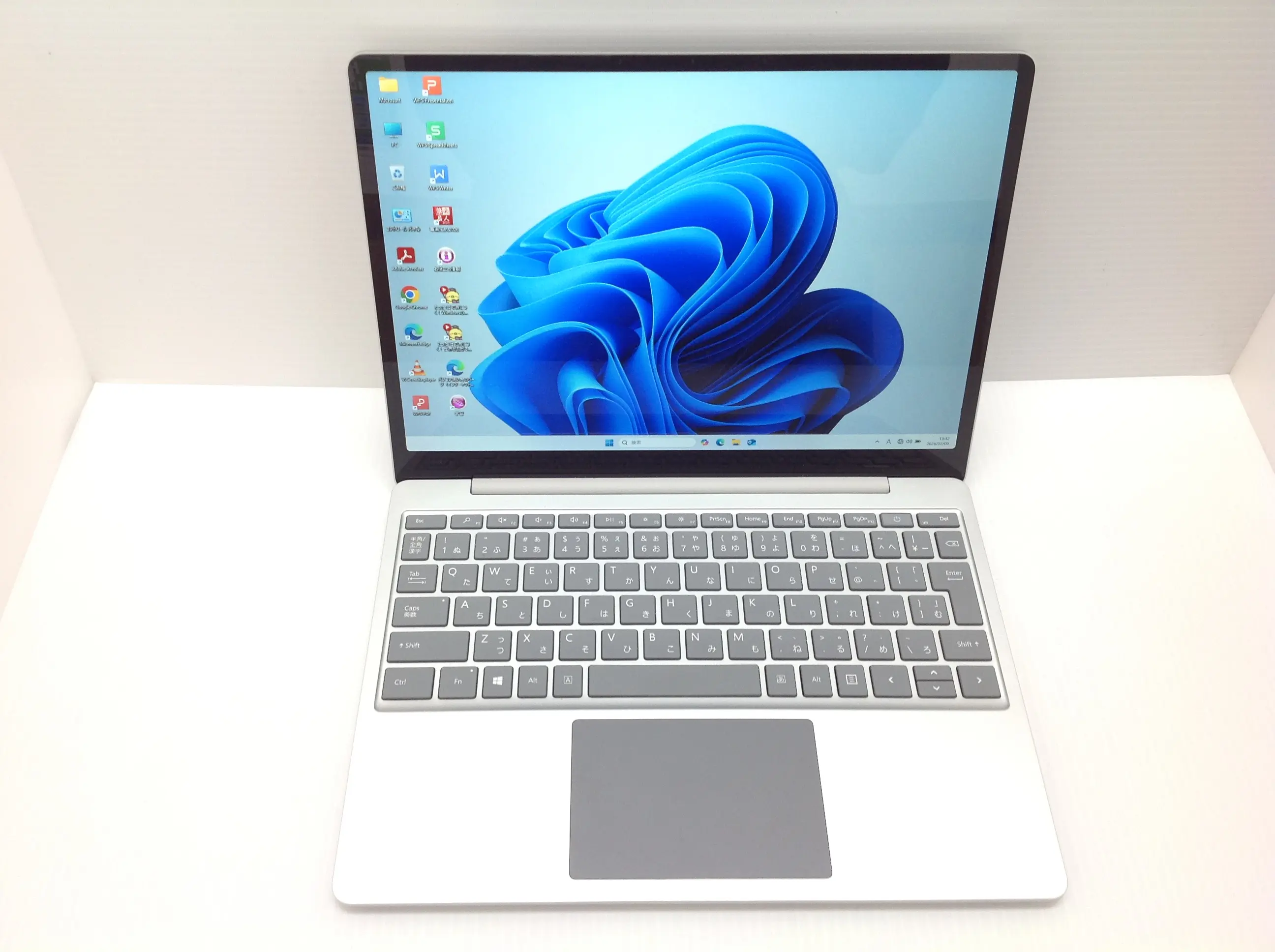 Microsoft Surface Laptop Go 1943（第10世代CPU)