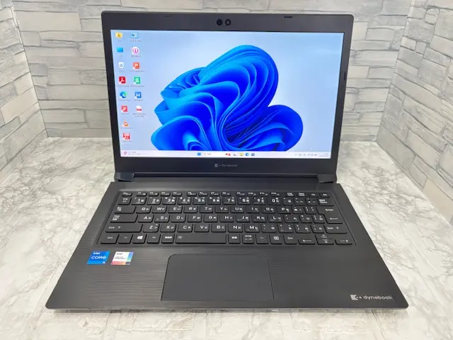 dynabook S73/HS( Corei5-1135G7 2.4GHz / 8GB / SSD256GB )天板等に傷及び液晶一部圧迫痕ありの為処分特価！高年式11世代モバイルPCが破格値！熊本店☆彡