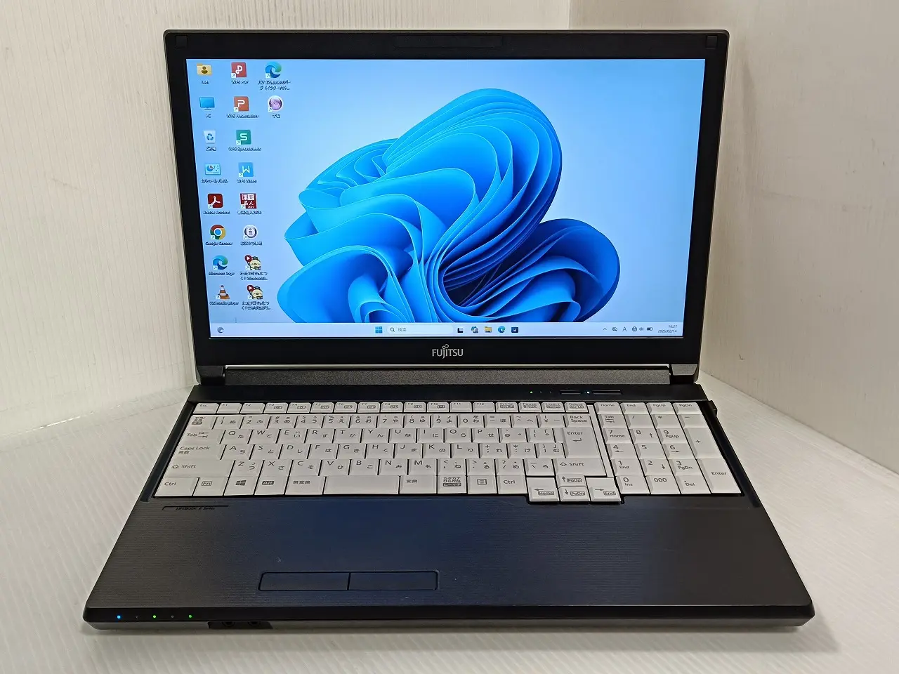 富士通 LIFEBOOK A579/B (第8世代CPU・ﾒﾓﾘ16GB・SSD128GB)