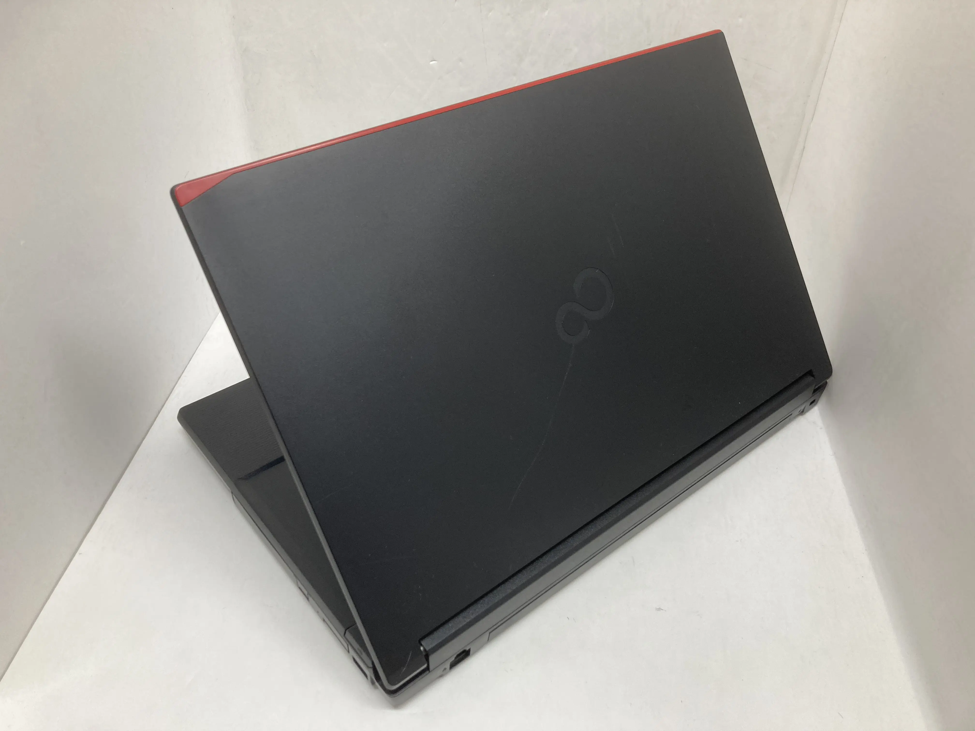 LIFEBOOK A579/A(CPU： Core i3 8145U 2.1GHz/メモリ：8GB/SSD：256GB)