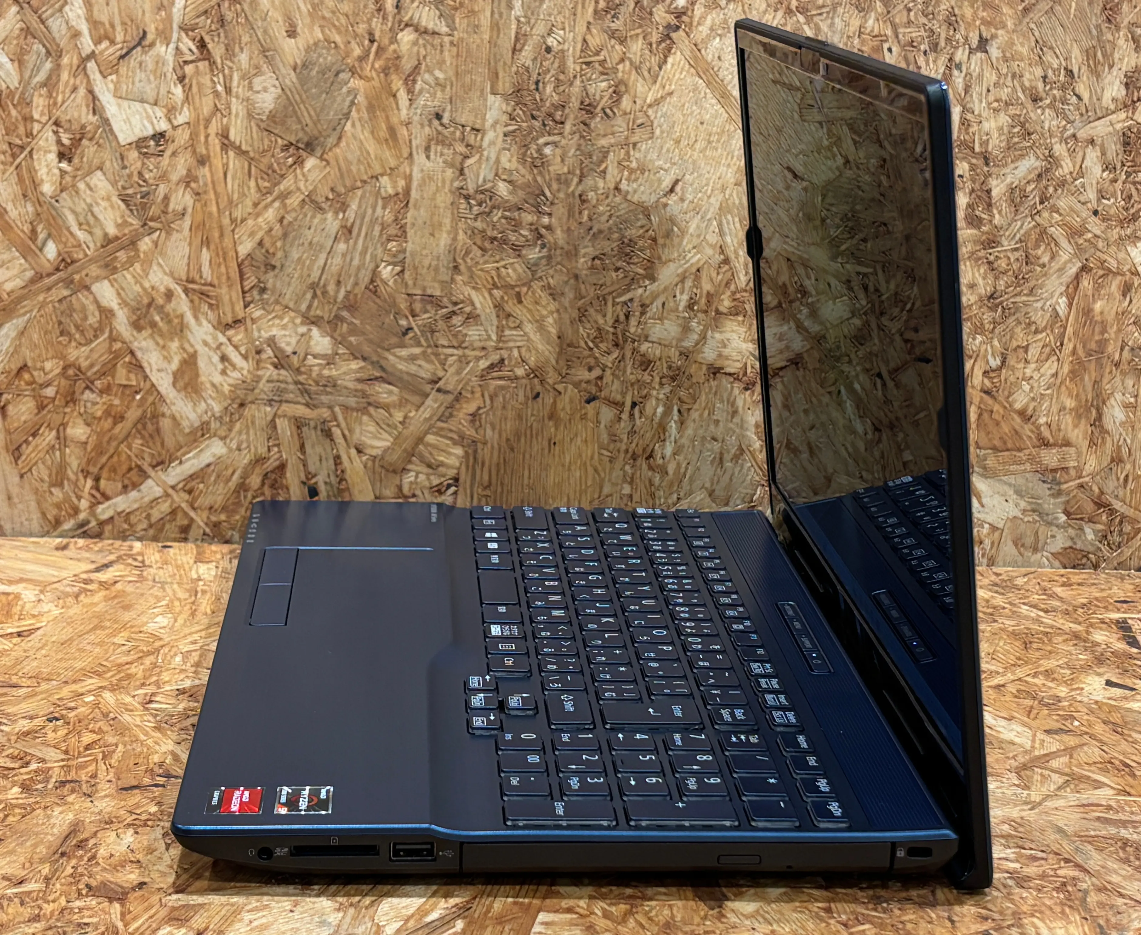 富士通 LIFEBOOK AH480HL (AMD Ryzen5 5500U 2.1GHz / 16GB / SSD