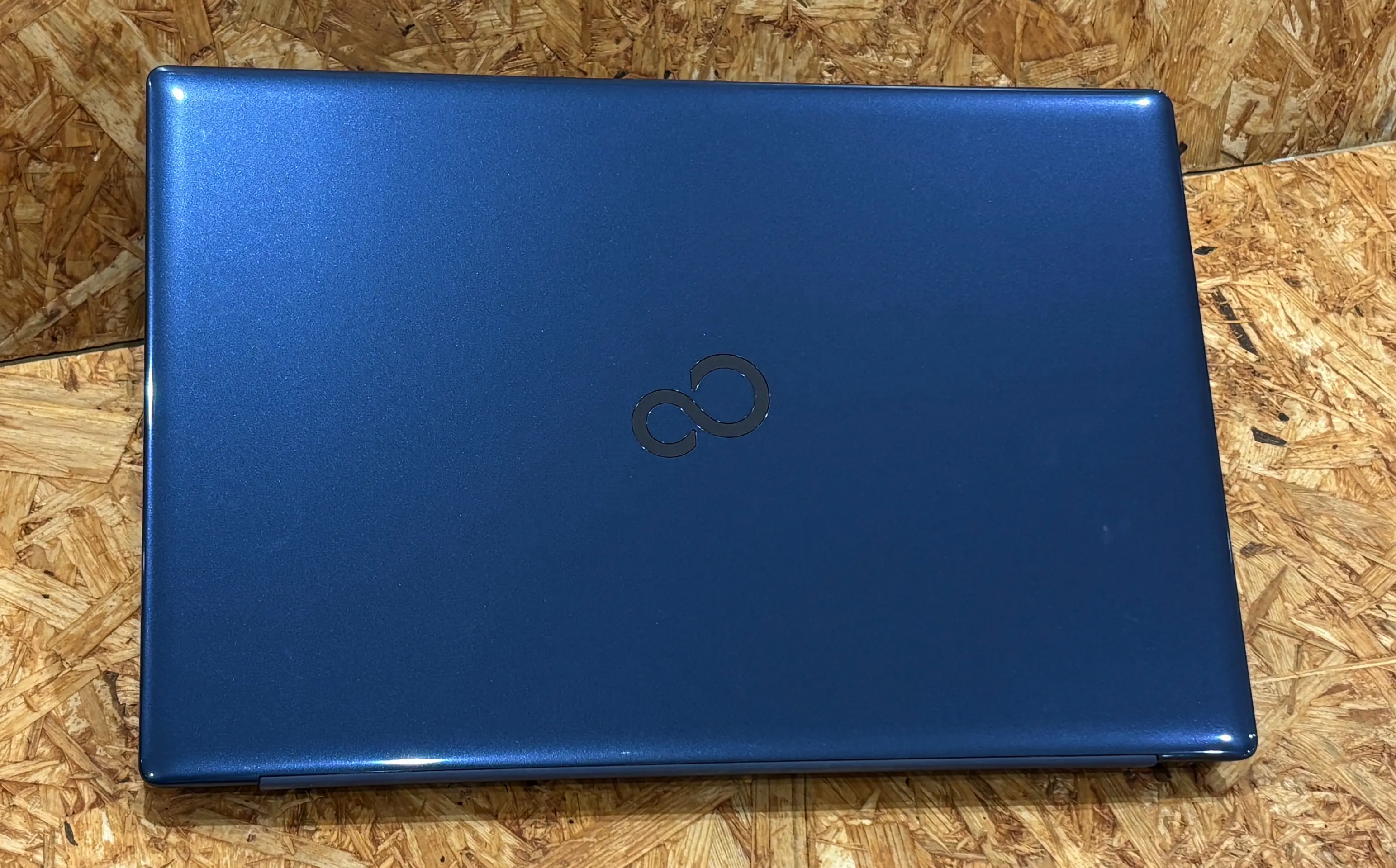 富士通 LIFEBOOK AH480HL (AMD Ryzen5 5500U 2.1GHz / 16GB / SSD