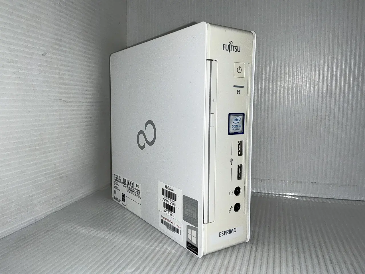 富士通 ESPRIMO Q558/B(第9世代CPU)