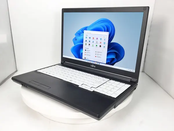 富士通 LIFEBOOK A579/B（第8世代CPU）