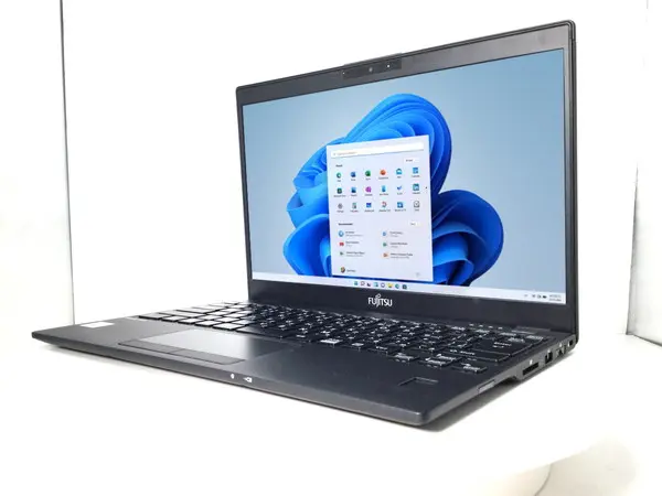 富士通 LIFEBOOK U9310/E（第10世代CPU）