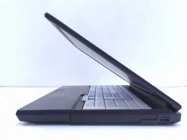 富士通製 ノートPC LIFEBOOK A579/B ※SSD500GB 富士通 LIFEBOOK A579/B (CPU:Core i3 8145U 2.1GHz/メモリ:4GB/SSD