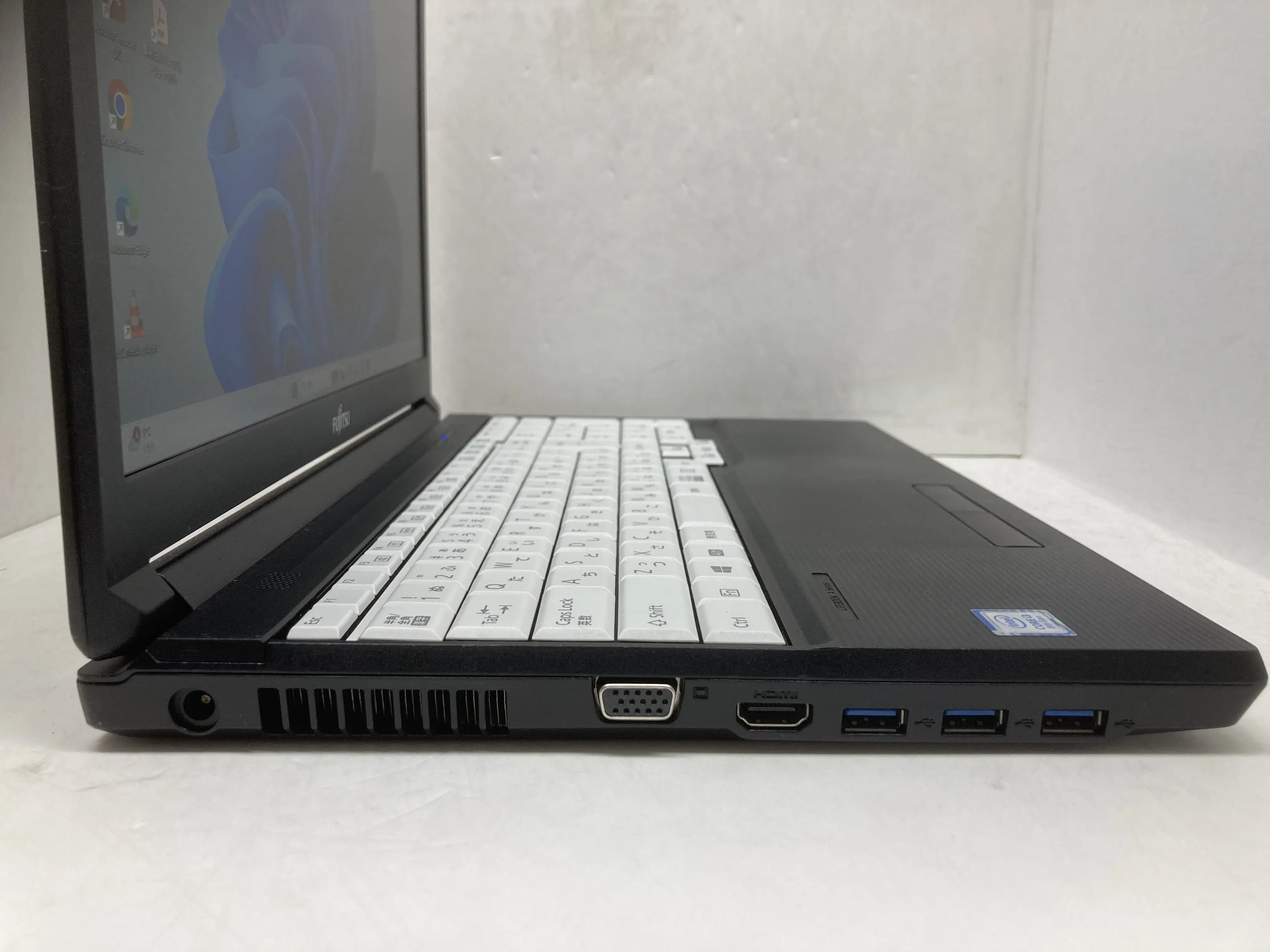 LIFEBOOK A579/B(CPU： Core i3 8145U 2.1GHz/メモリ：8GB/SSD：128GB)