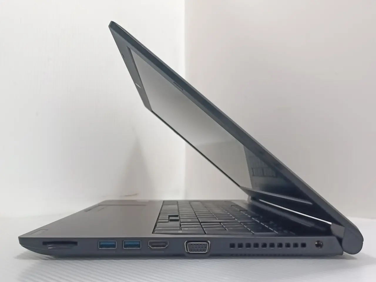 東芝 dynabook B65/M (第8世代CPU)