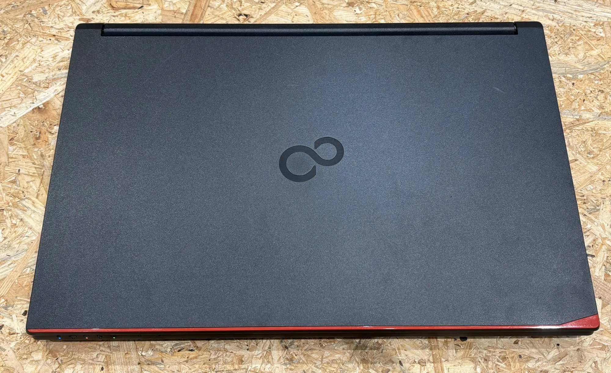 富士通 LIFEBOOK A579/A (CPU：Core i5 8365U 1.6GHz/メモリ：4GB/ SSD