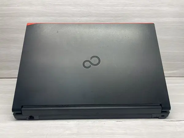 富士通 LIFEBOOK A579/B (CPU:Celeron 4205U 1.8GHz / 8GB / 新品SSD