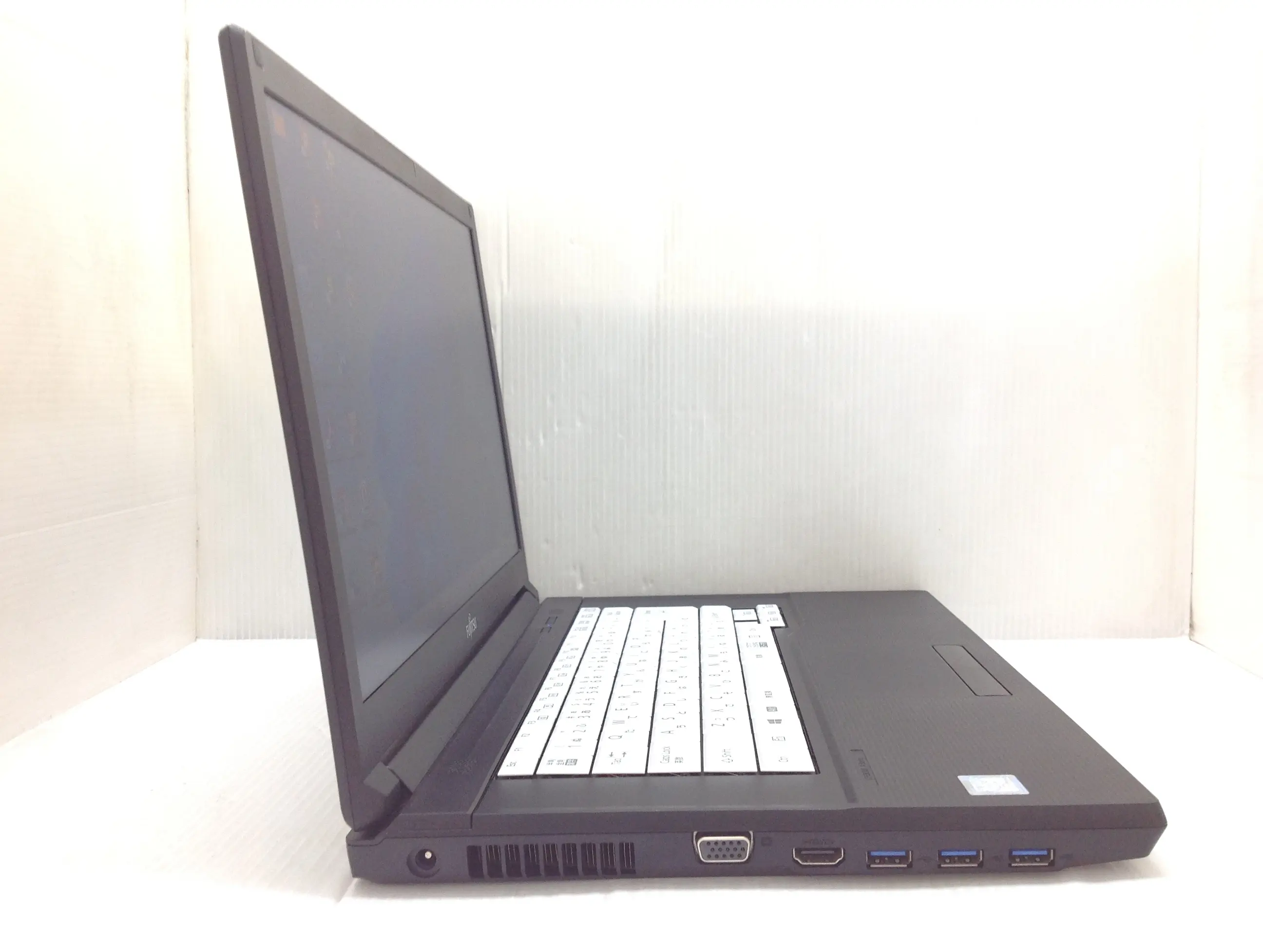 富士通 LIFEBOOK A579/B Win11pro 7067of.jpg