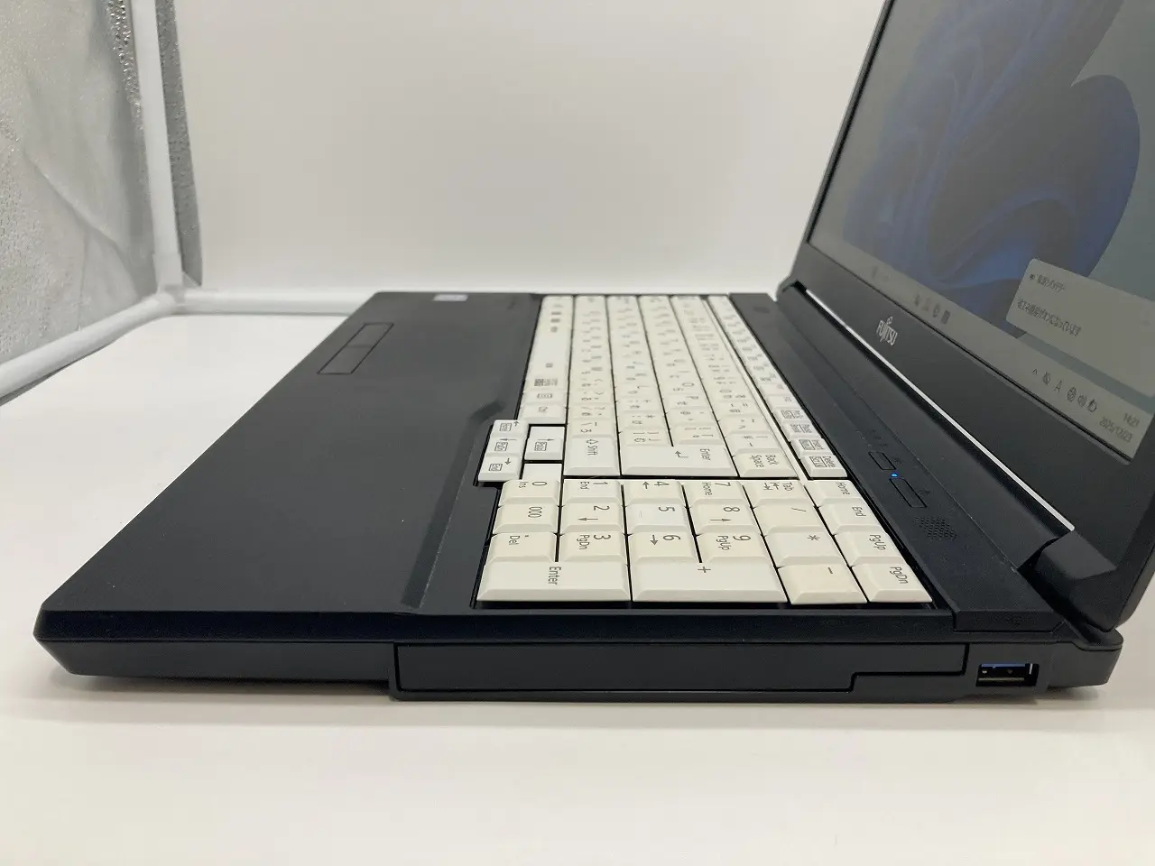 富士通製 ノートPC LIFEBOOK A579/B ※SSD500GB 富士通 LIFEBOOK A579/B (CPU:Core i3 8145U 2.1GHz/メモリ:4GB/SSD