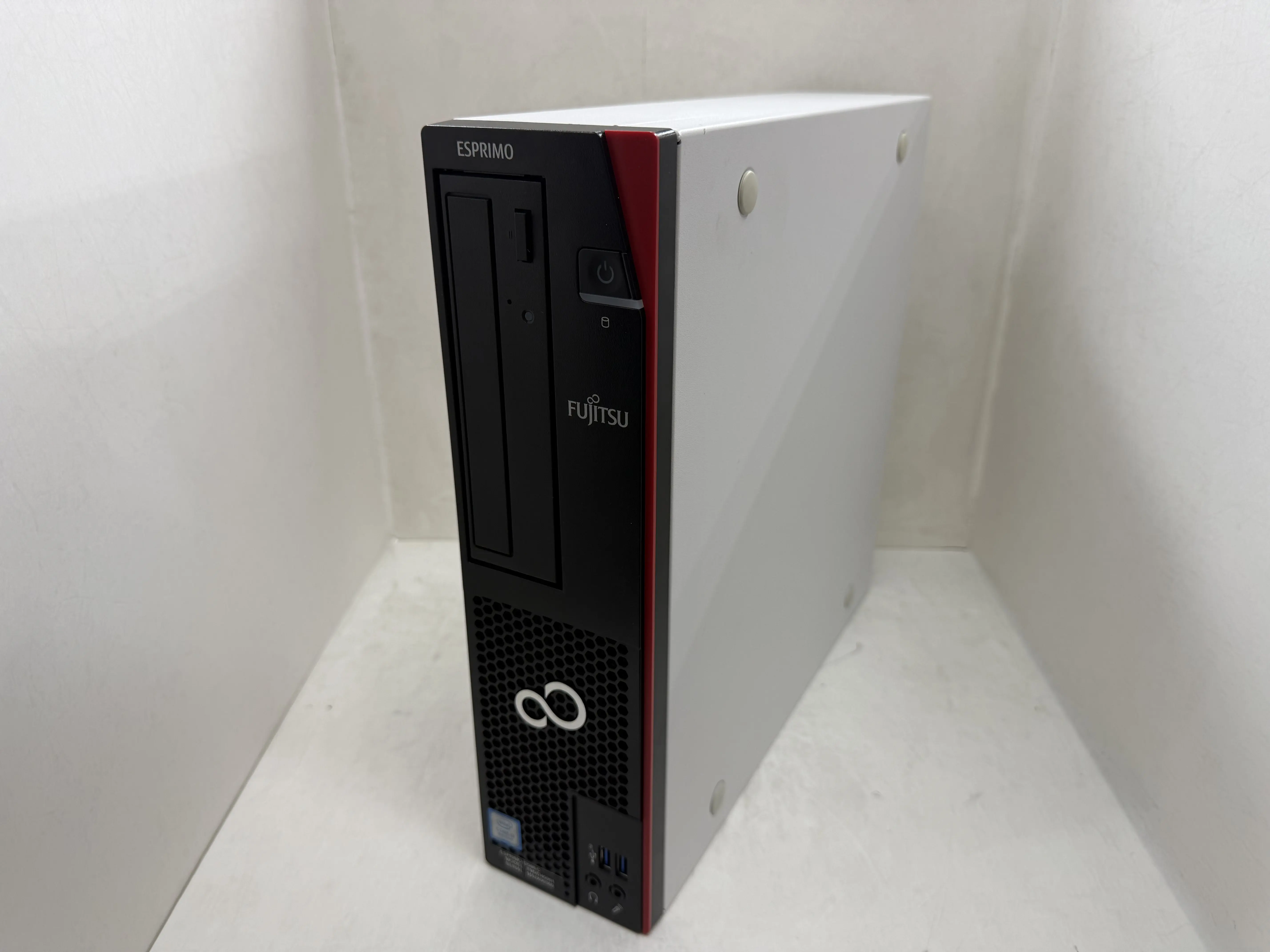 FUJITSU ESPRIMO D588/C（第8世代Corei5）