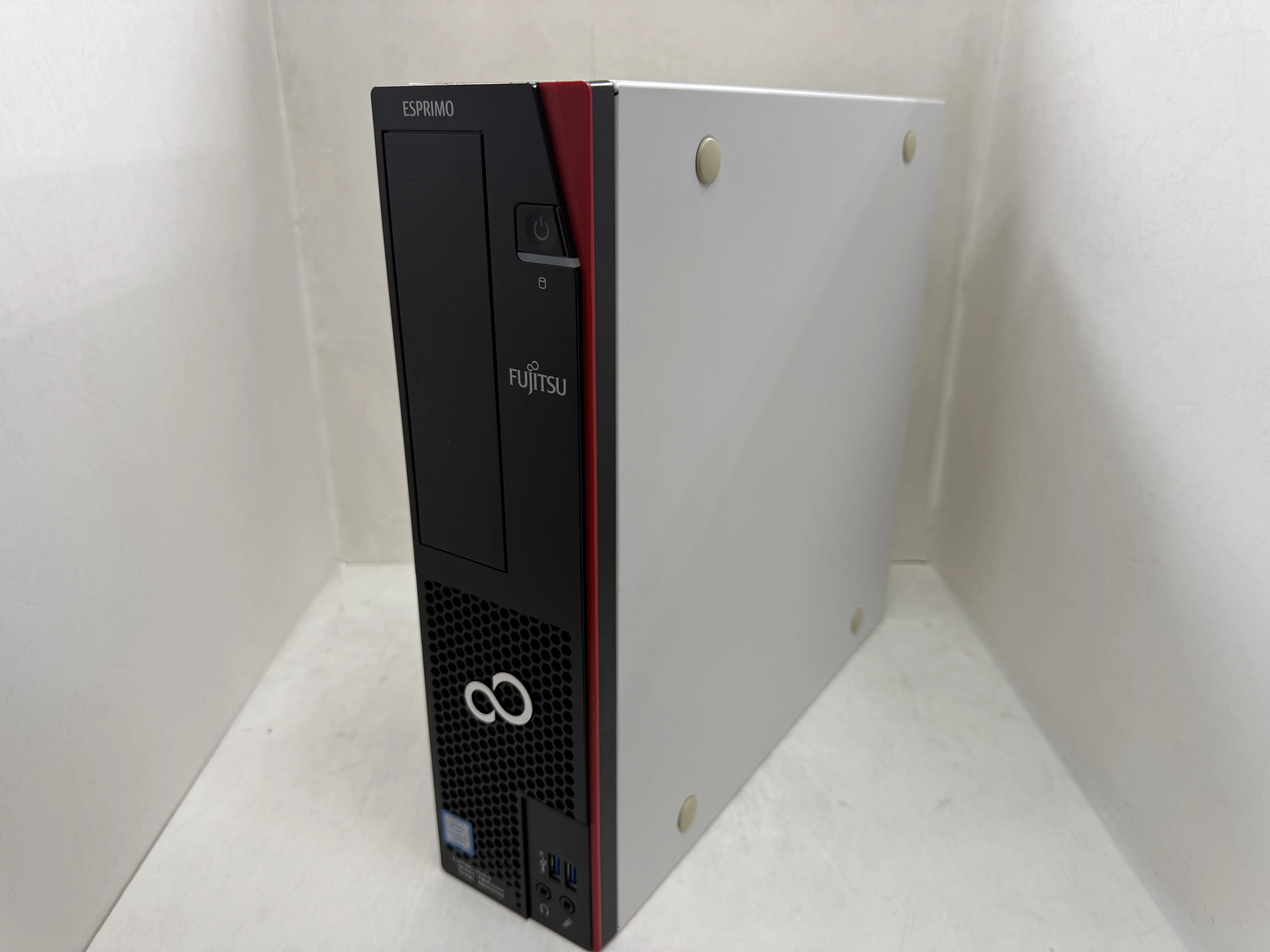 FUJITSU ESPRIMO D588/B（第9世代Corei5）