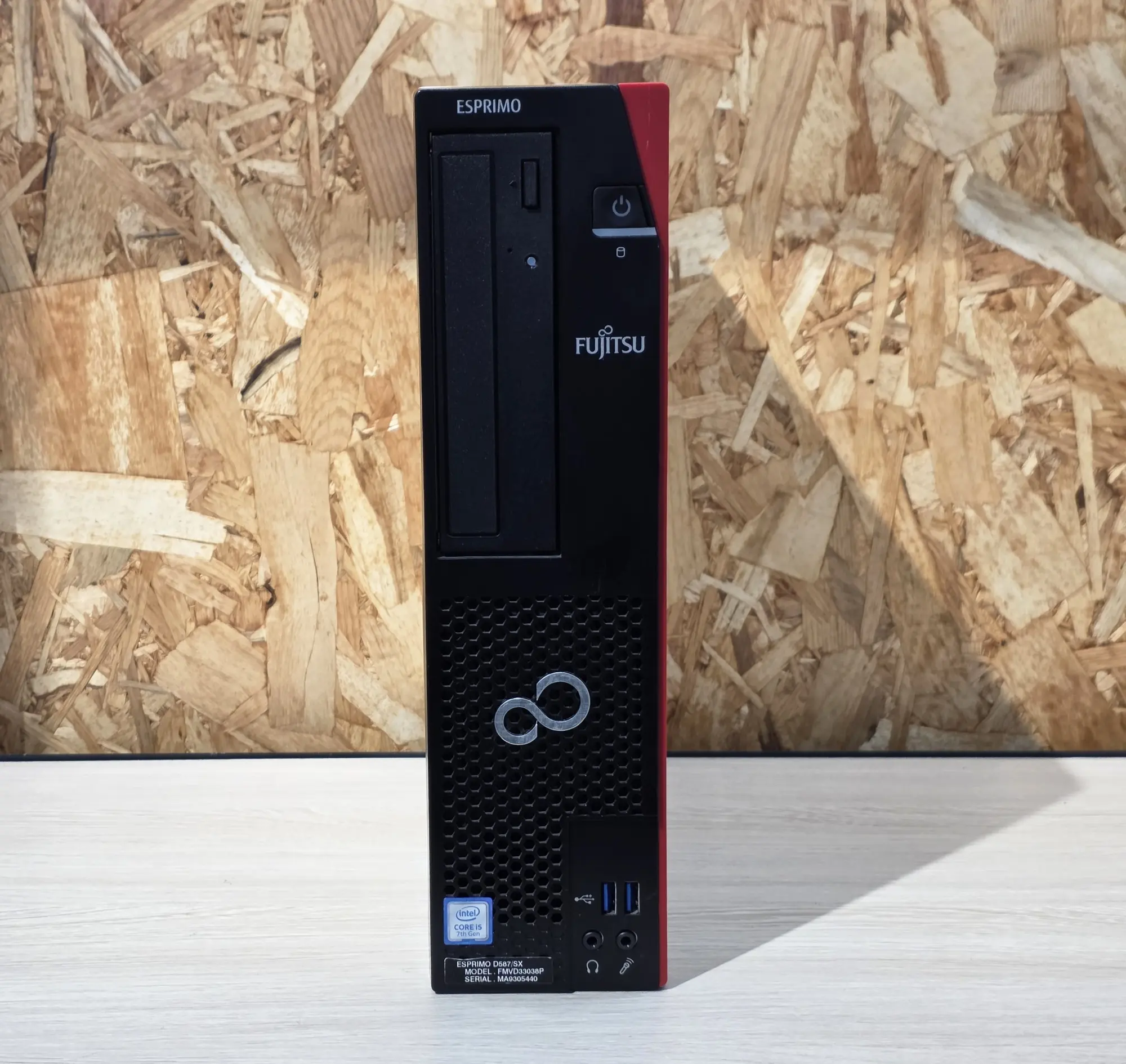 富士通 ESPRIMO D587/SX（第7世代Corei5CPU）