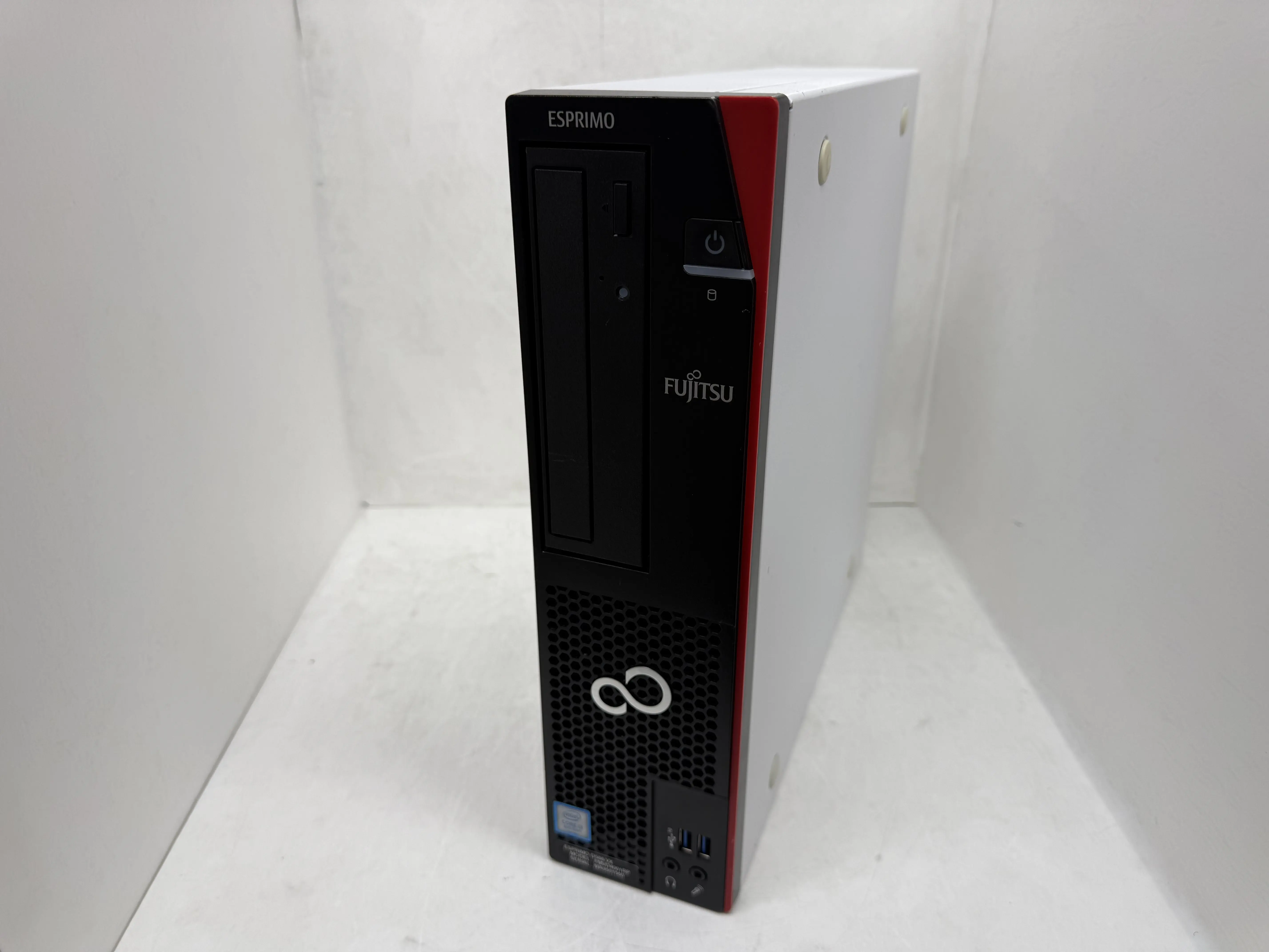 FUJITSU ESPRIMO D588/VX（第8世代Corei3）