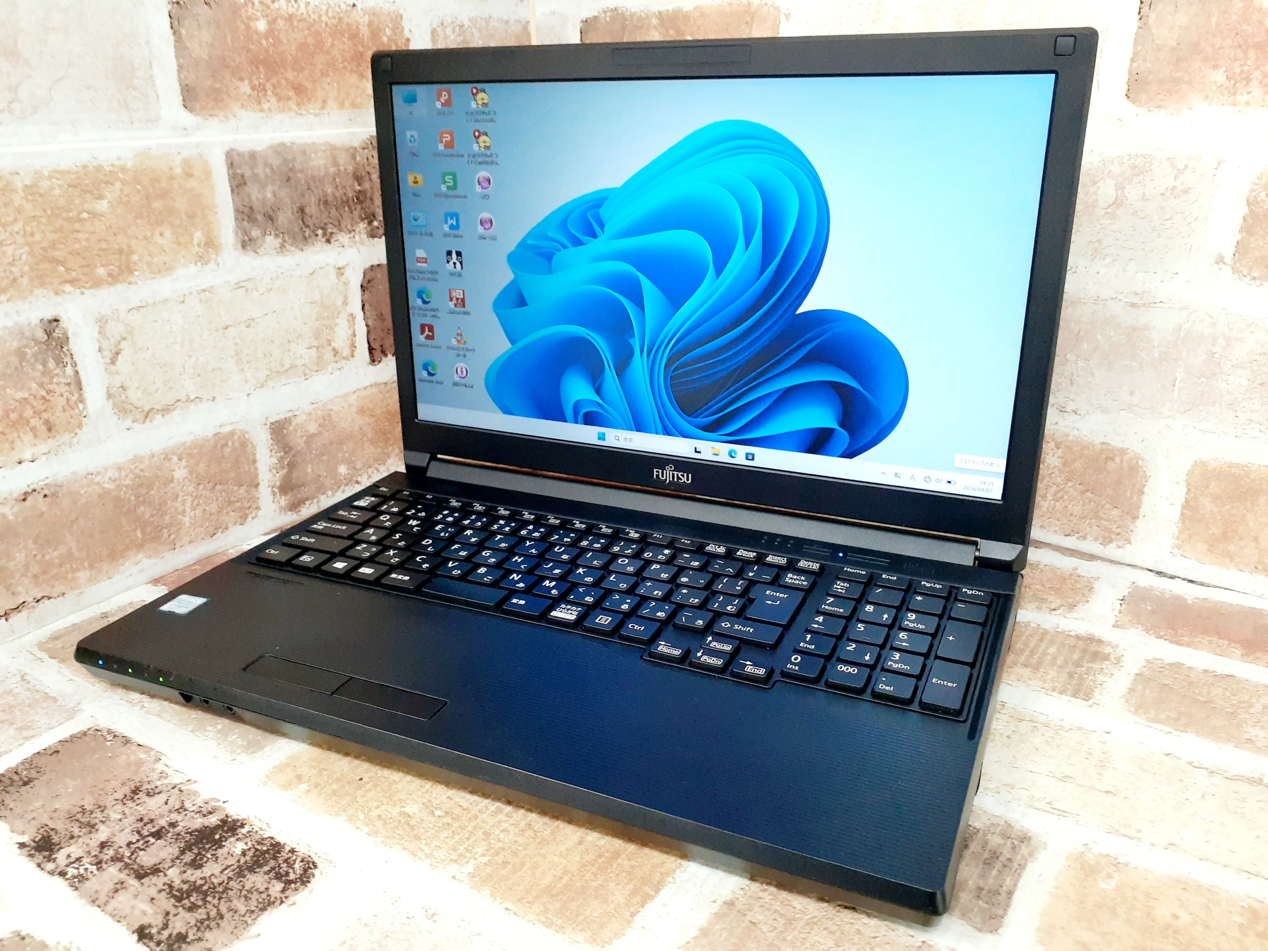 富士通　A579/B i5 第8世代
