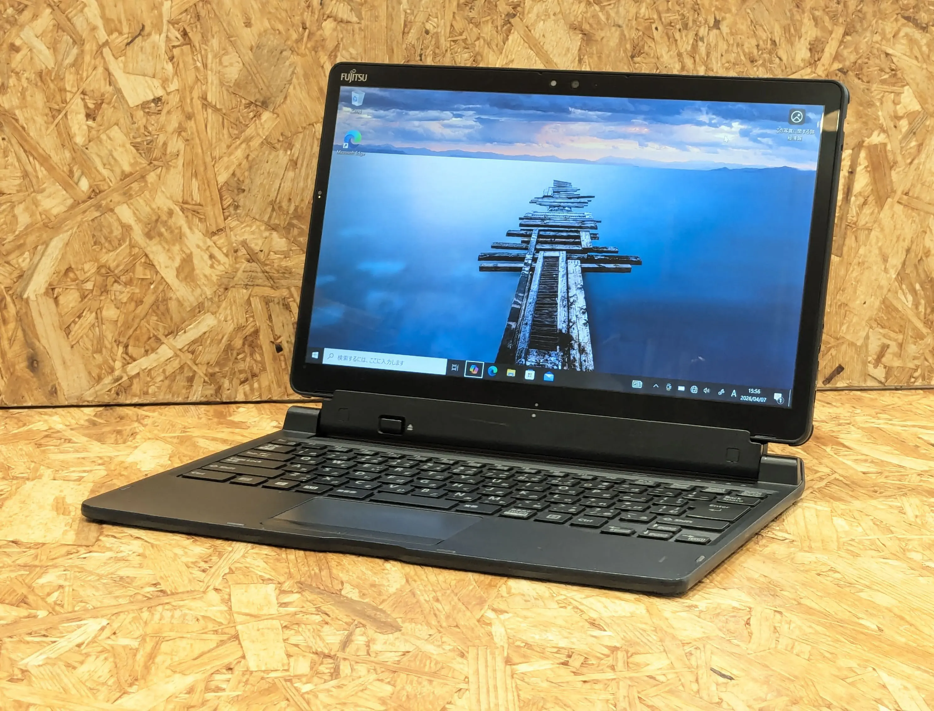 富士通 ARROWS Tab Q738/SB(第7世代CPU)