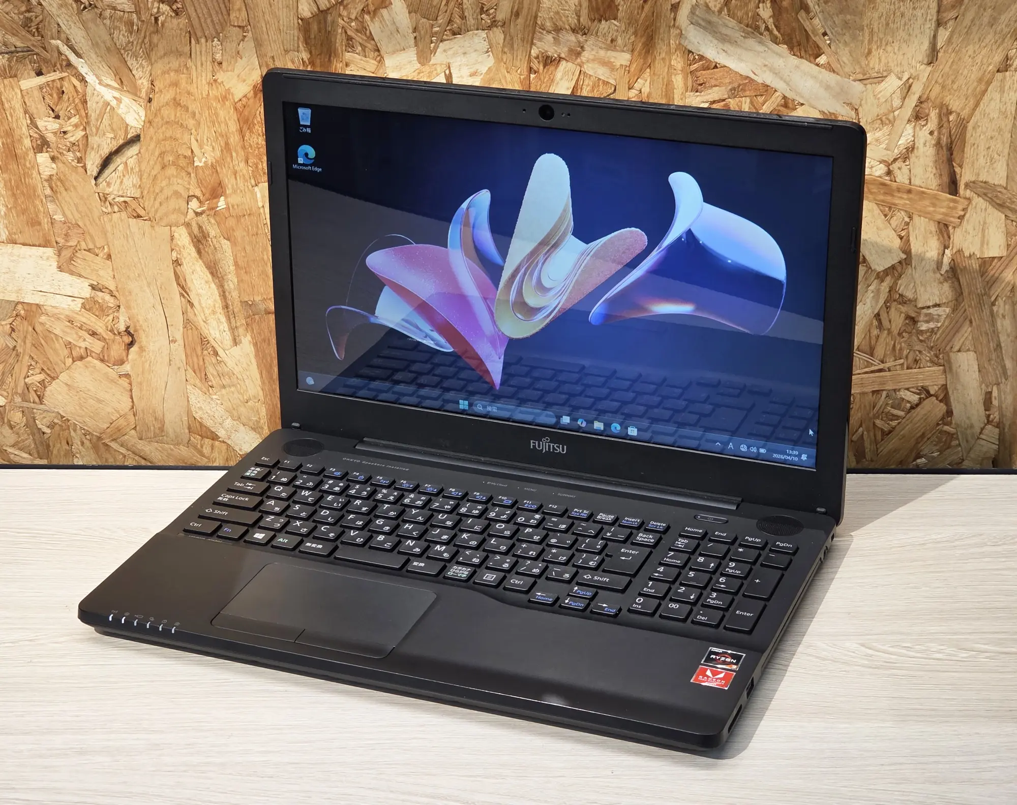 FUJITSU LIFBOOK AH43/D1