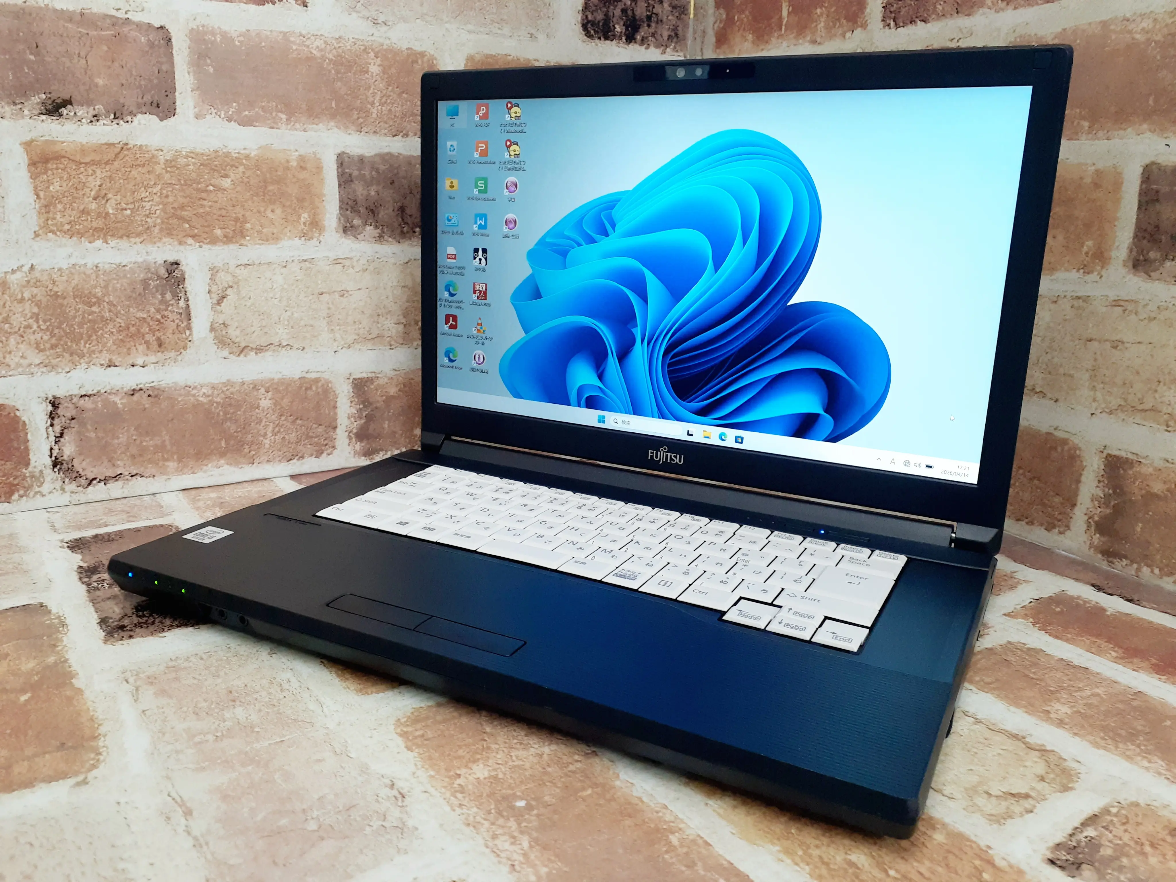 富士通　A5510/D i5 第10世代 メモリ16GB
