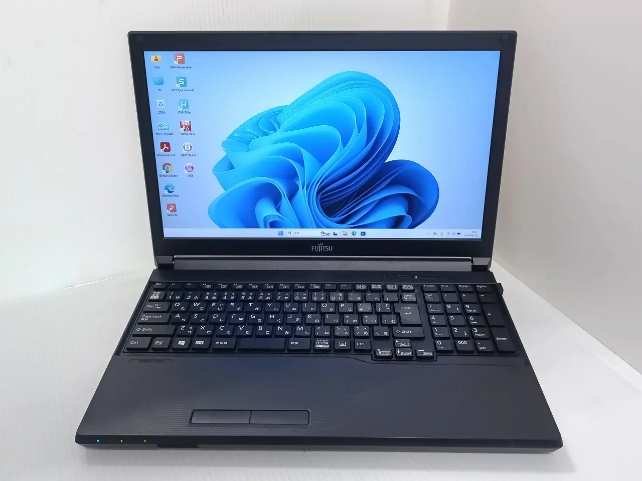 富士通 LIFEBOOK A579/B (第8世代CPU・ﾒﾓﾘ8GB・SSD128GB)