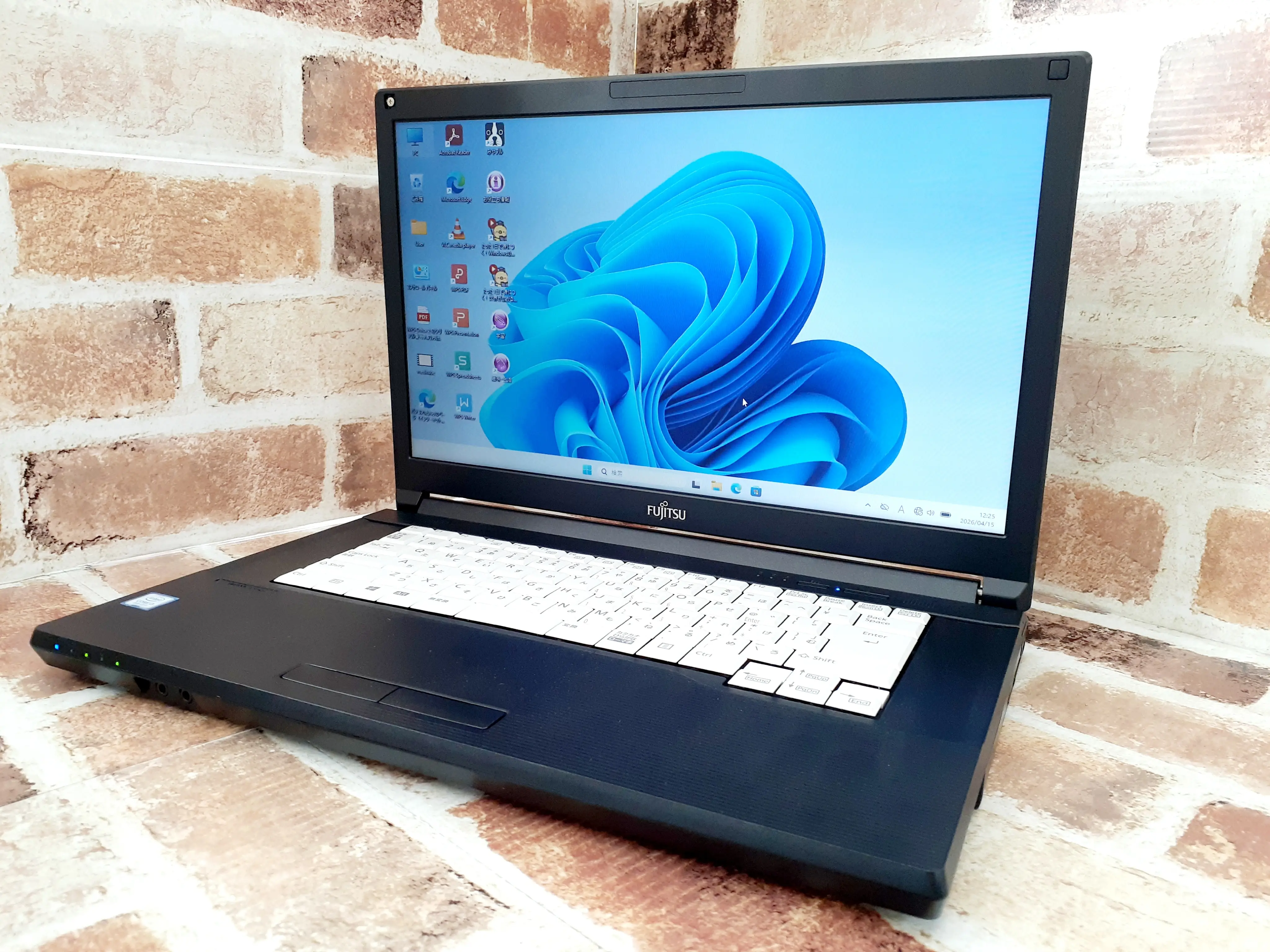 富士通　A579/A 第8世代 i3