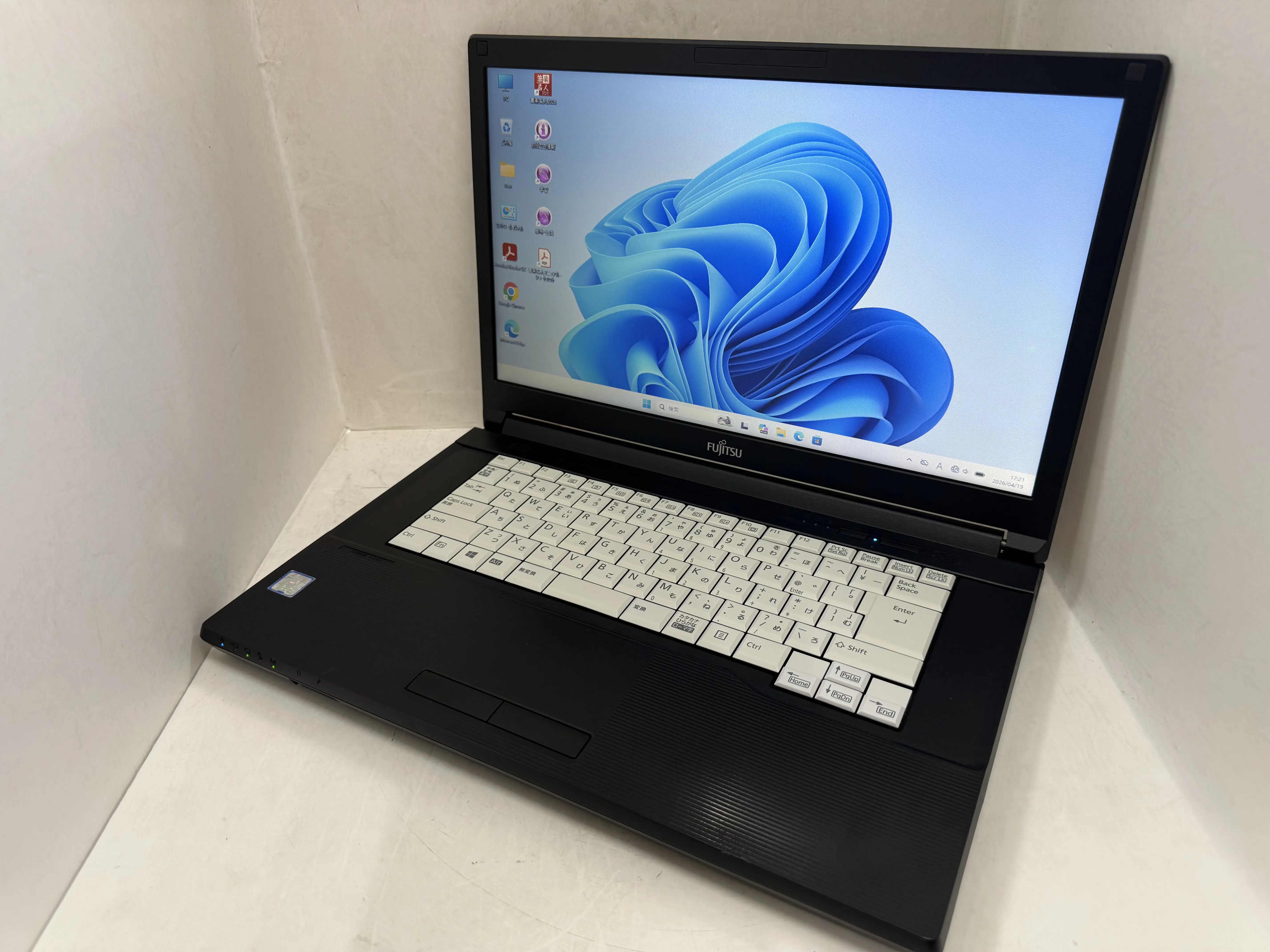 FUJITSU LIFEBOOK A579/B（Celeron4205U）