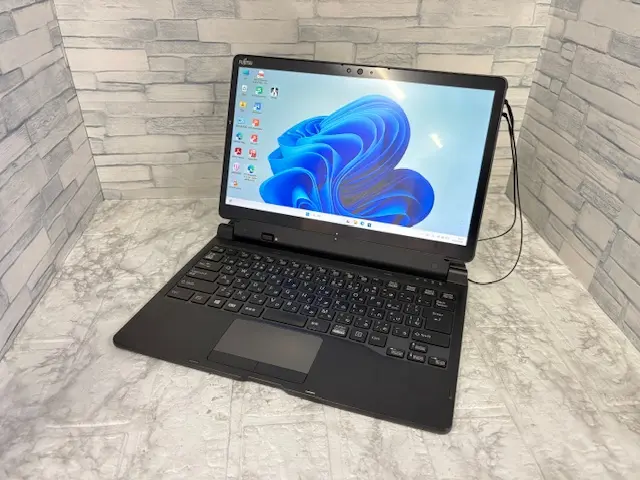 富士通 ARROWS Tab Q739/AE(Corei3-8145U 2.3GHz /4GB/SSD 128GB )