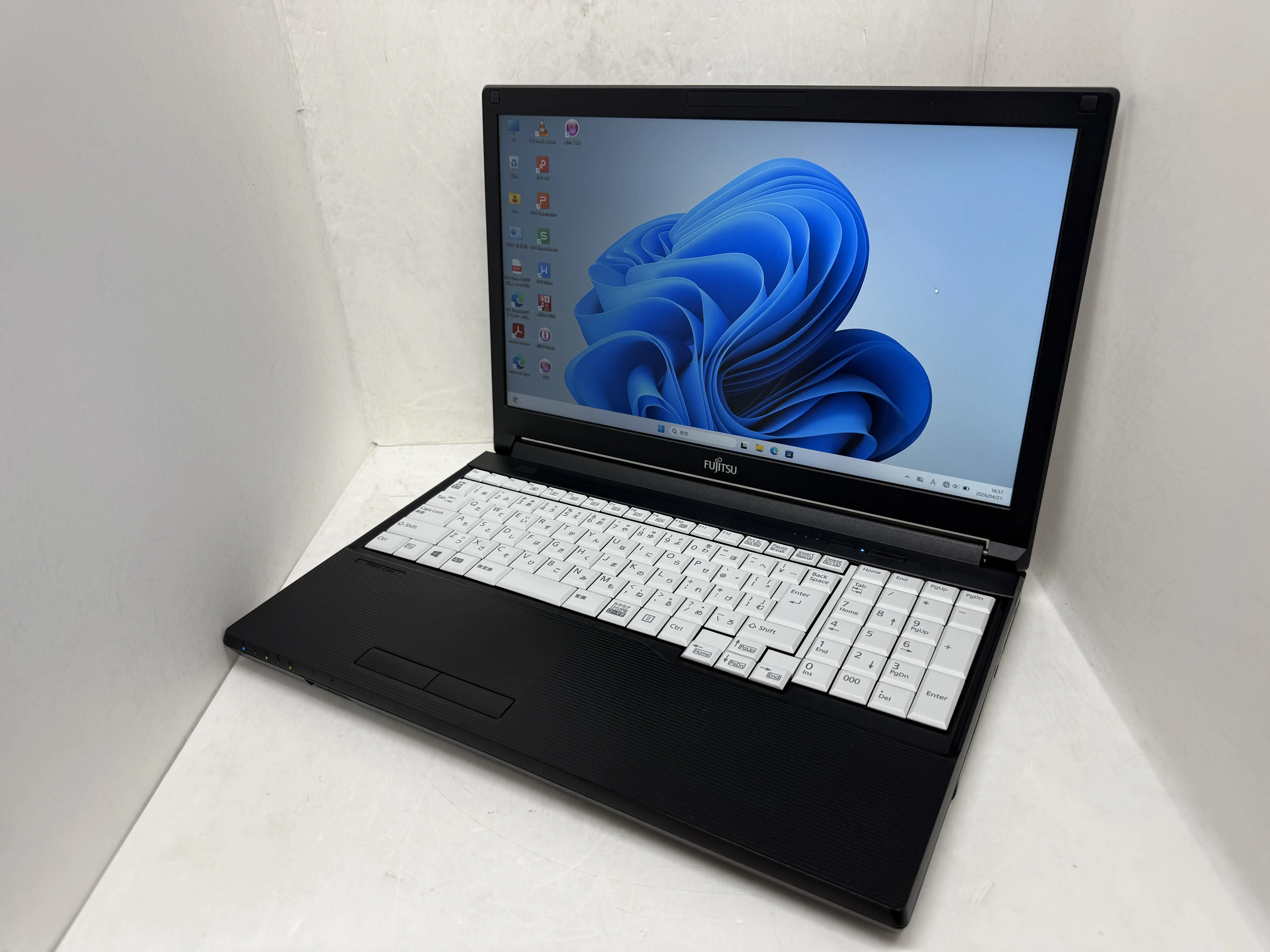 FUJITSU LIFEBOOK A579/B（第8世代Corei5）