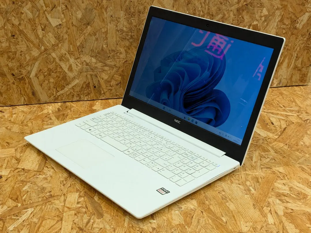 NEC Lavie NS10E/M2W（第９世代CPU）