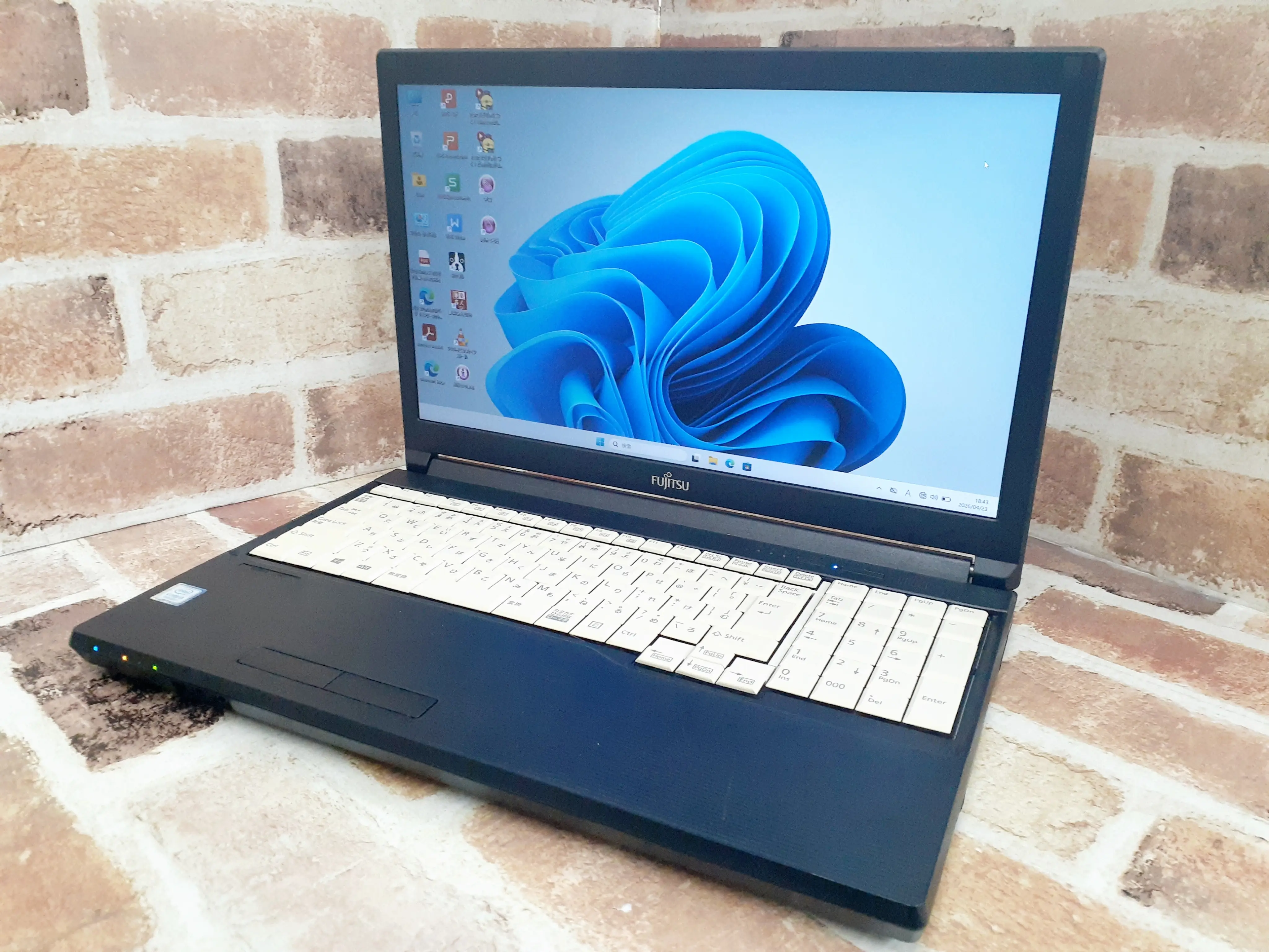 富士通 A579/C i3 第8世代
