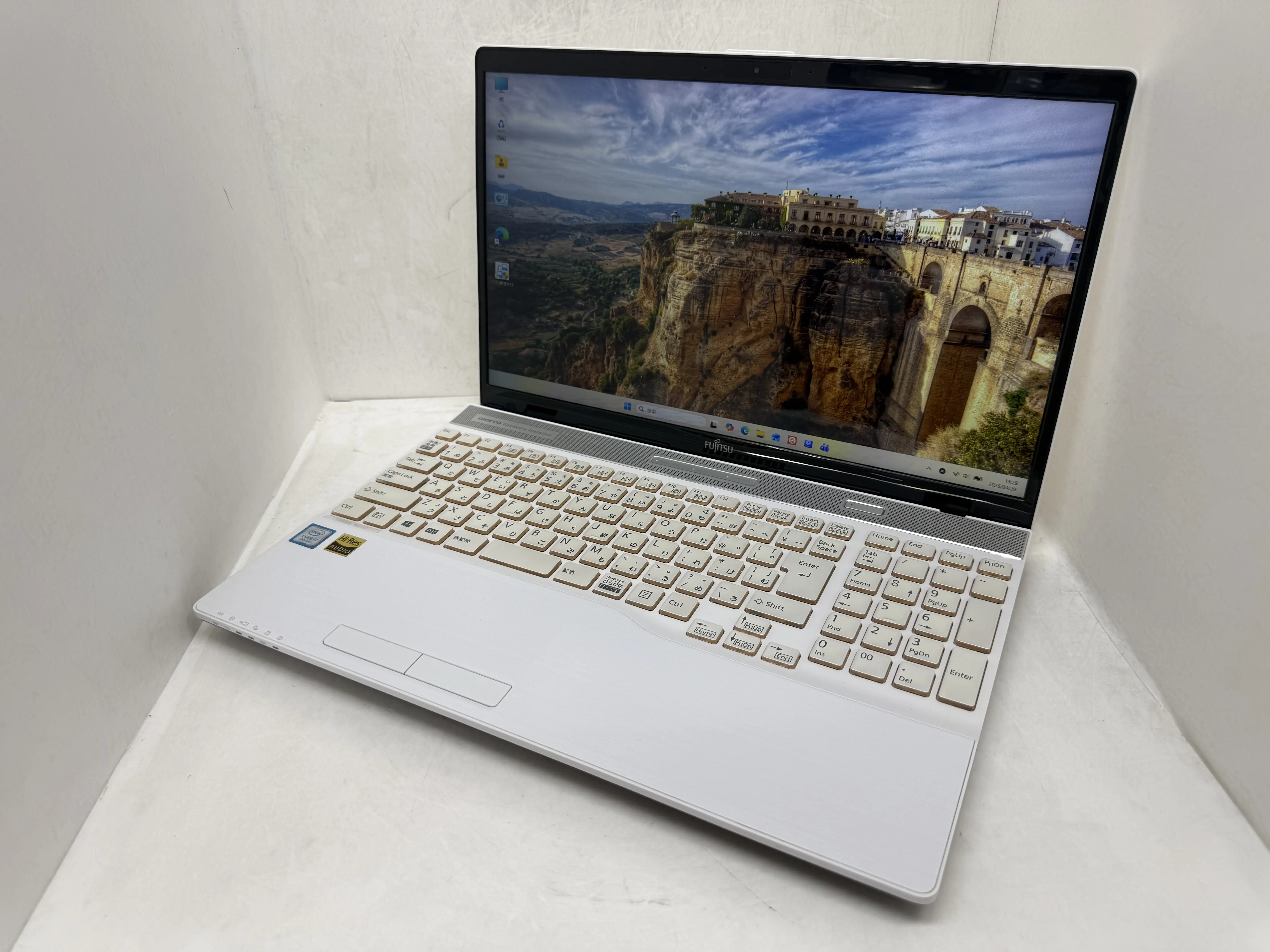 FUJITSU LIFEBOOK AH77/C2（第8世代Corei7）