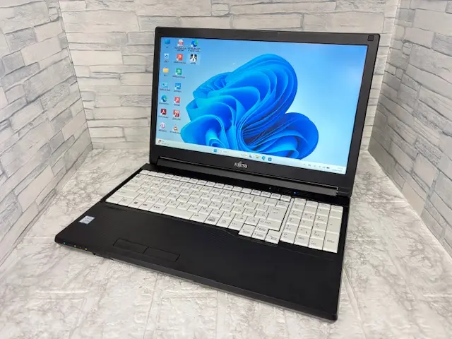 富士通 LIFEBOOK A579/C(Corei5-8265U 1.8GHz / メモリ:8GB / SSD 240GB（新品） )第8世代