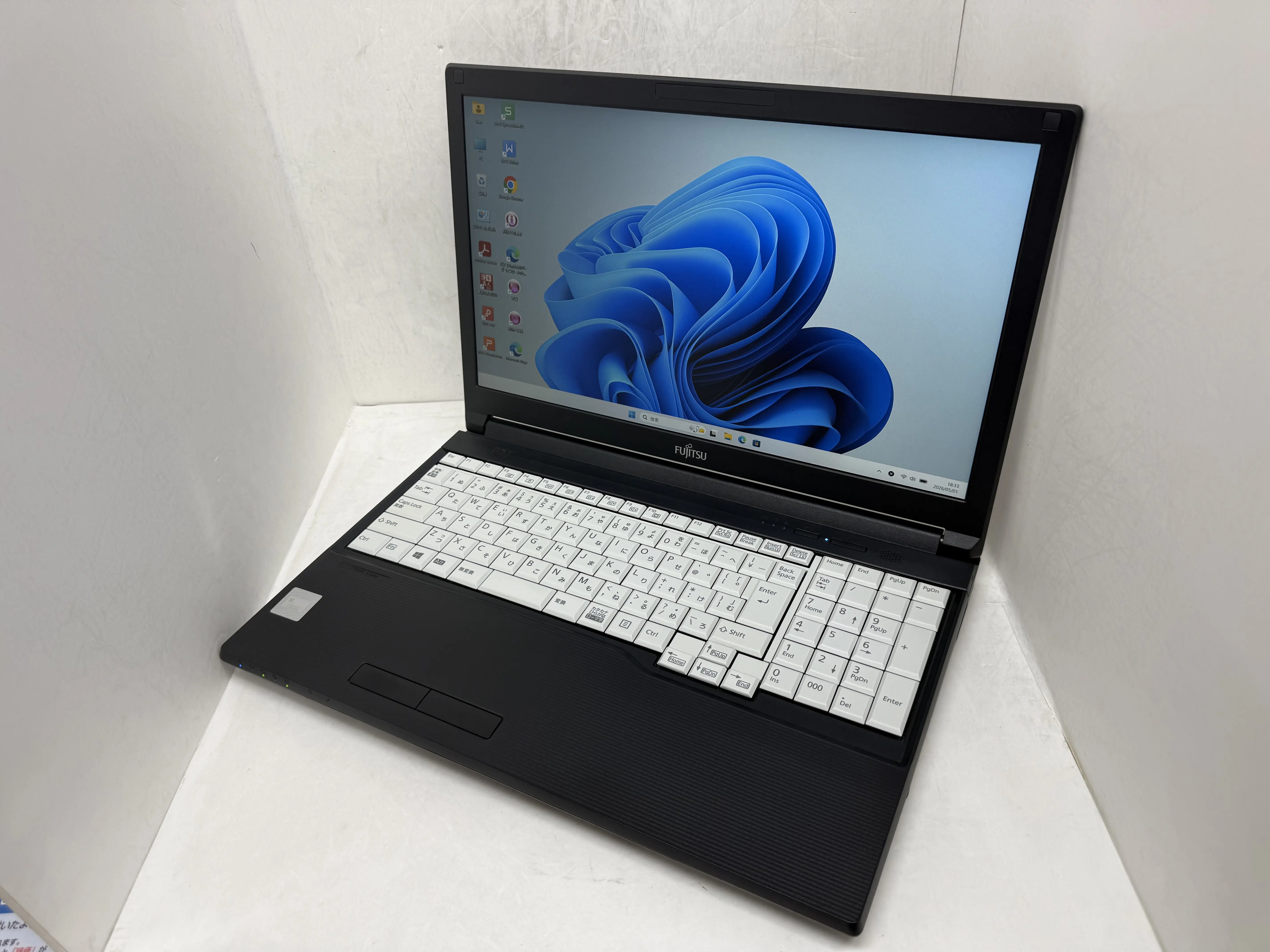 FUJITSU LIFEBOOK A579/C（第8世代Corei3）