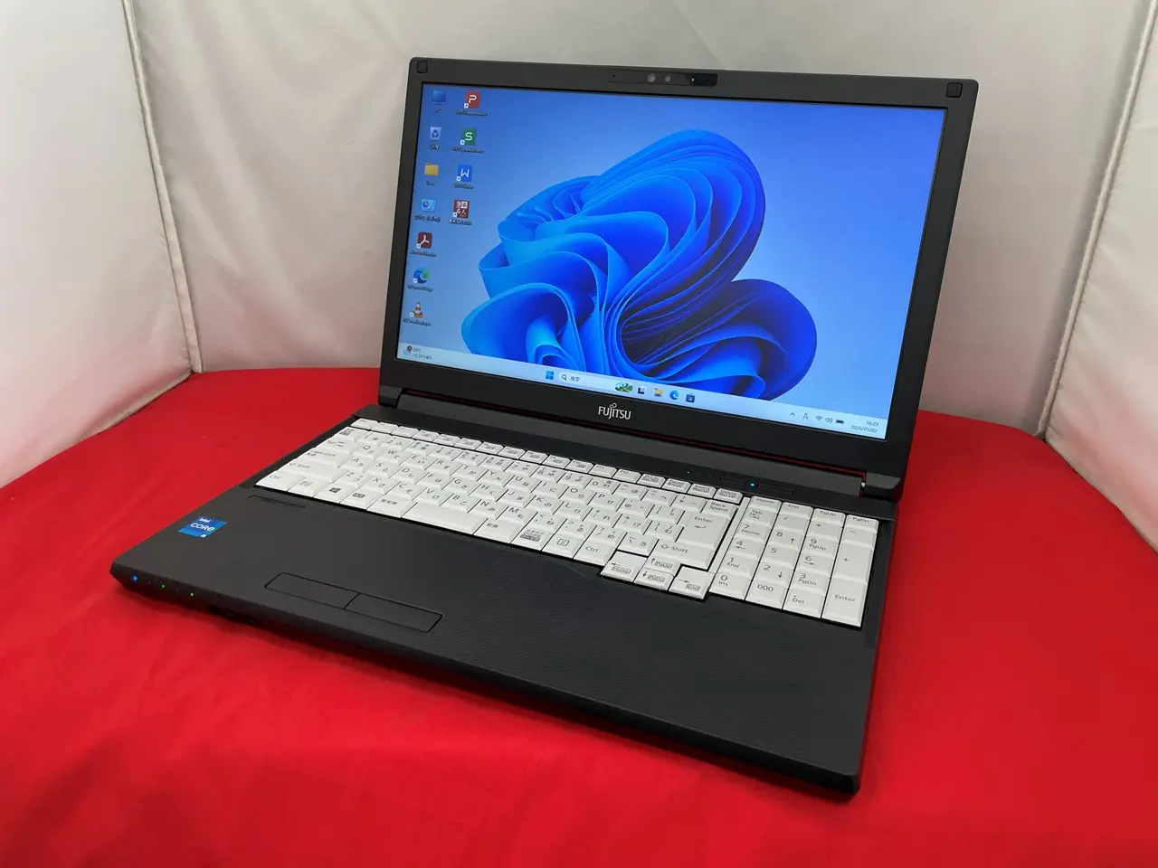 富士通 LIFEBOOK A5511/D (第11世代CPU)