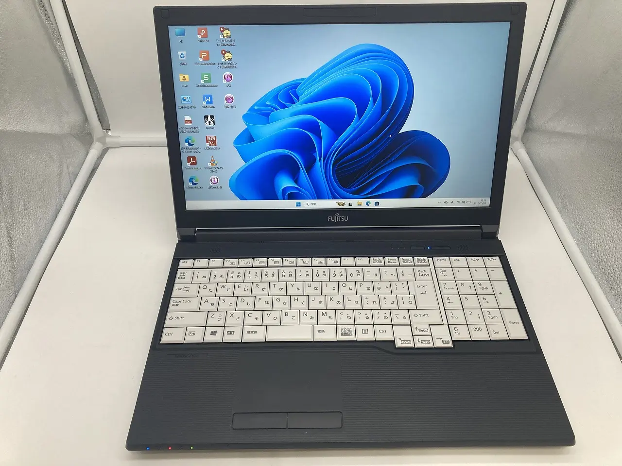 FUJITSU LIFEBOOK A579/C（第8世代Corei3）