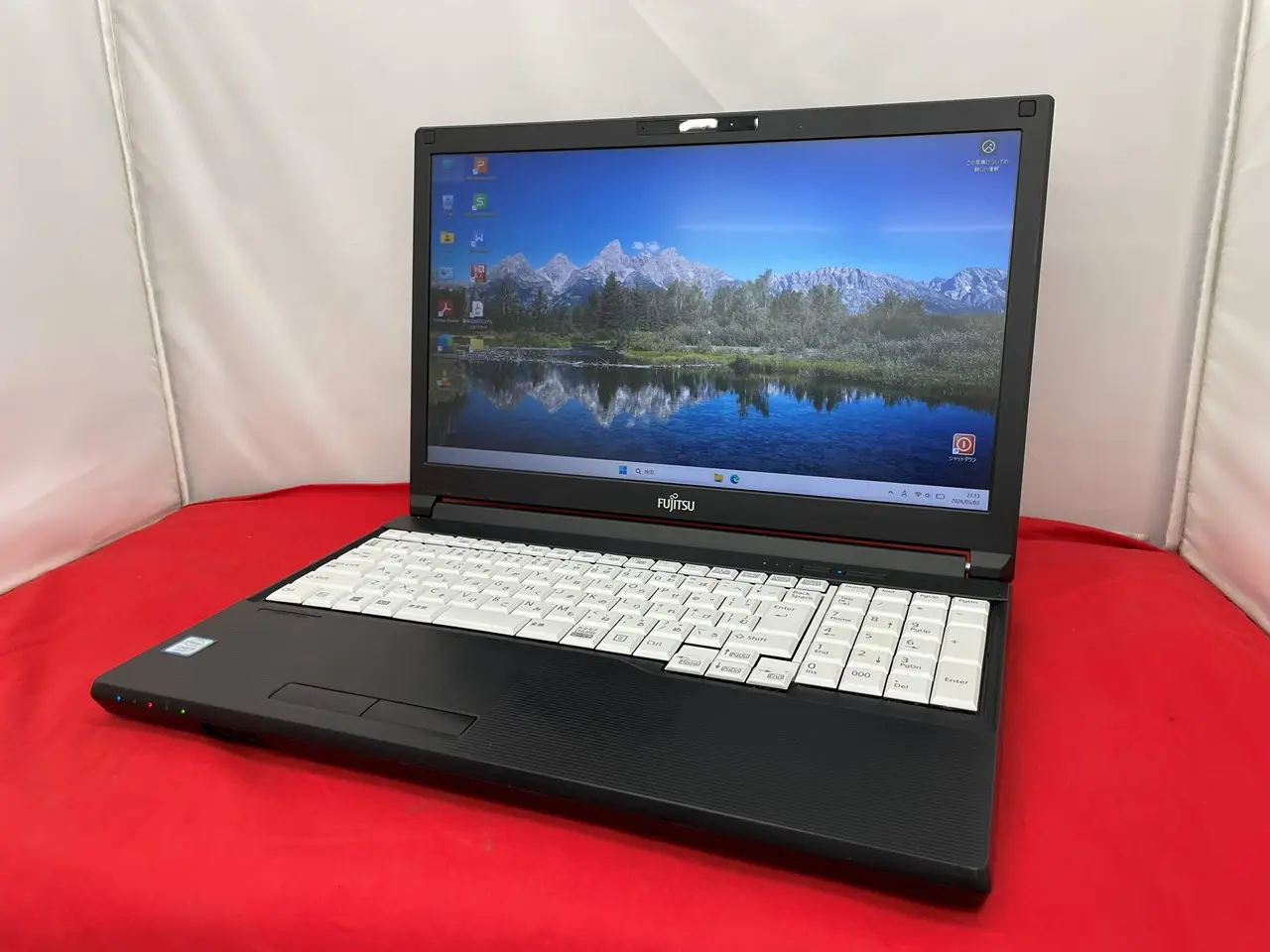 富士通 LIFEBOOK A579/A　(第8世代CPU)