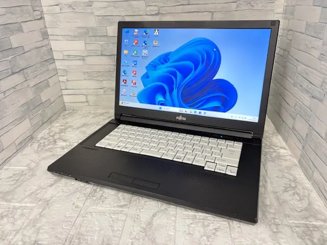 富士通 LIFEBOOK A579/B(Corei5-8265U 1.9GHz / メモリ:8GB / SSD 128GB )第8世代