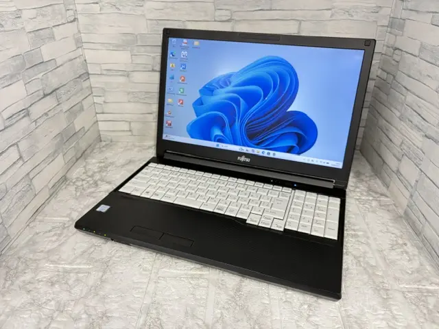 富士通 LIFEBOOK A579/B(Corei5-8265U 1.8GHz / メモリ:16GB / SSD 128GB )第8世代