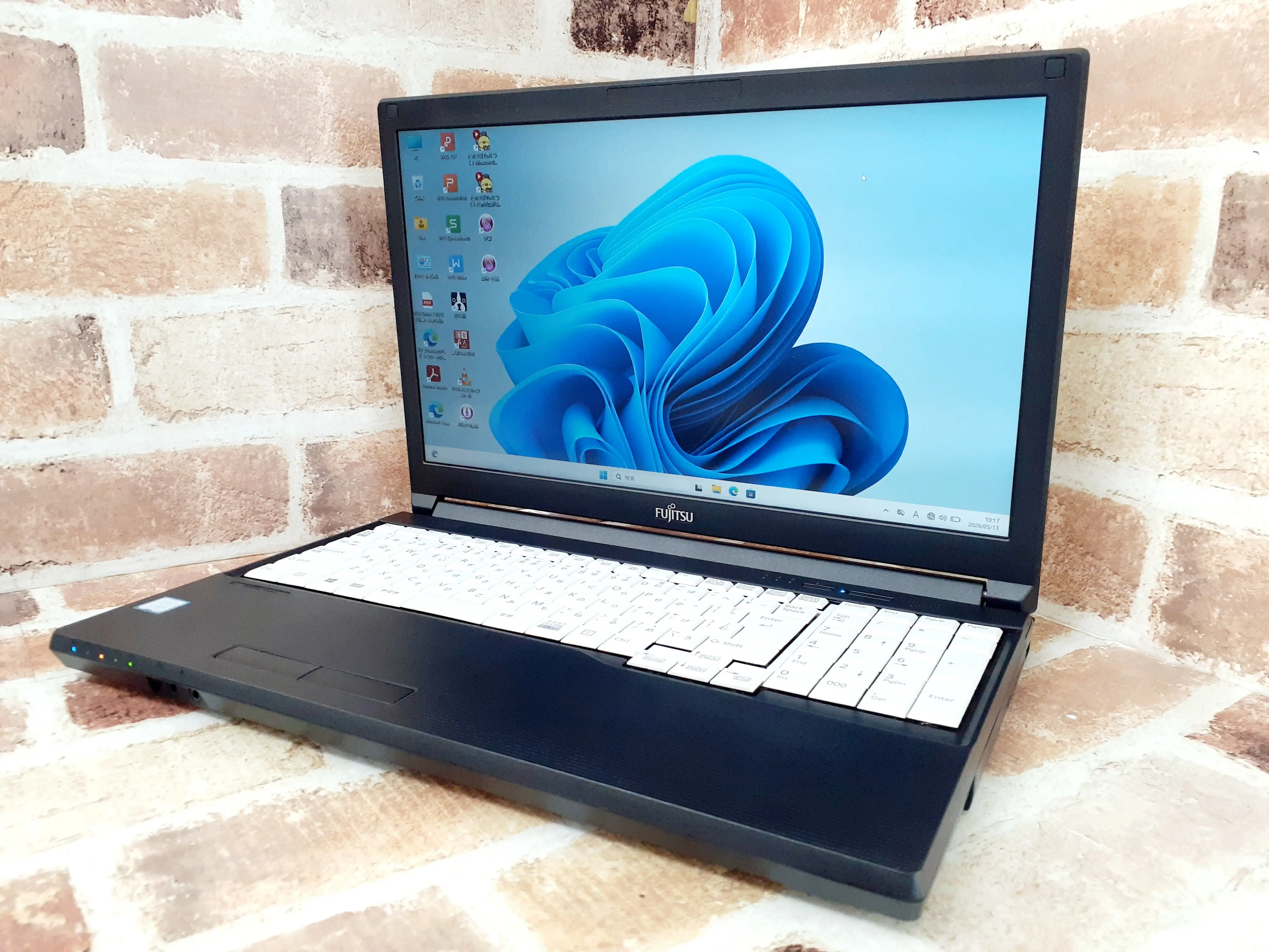 富士通 A579/B i5 第8世代 メモリ16GB
