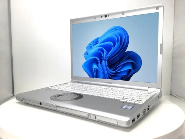 Panasonic Let'snote CF-SV8（第8世代CPU）