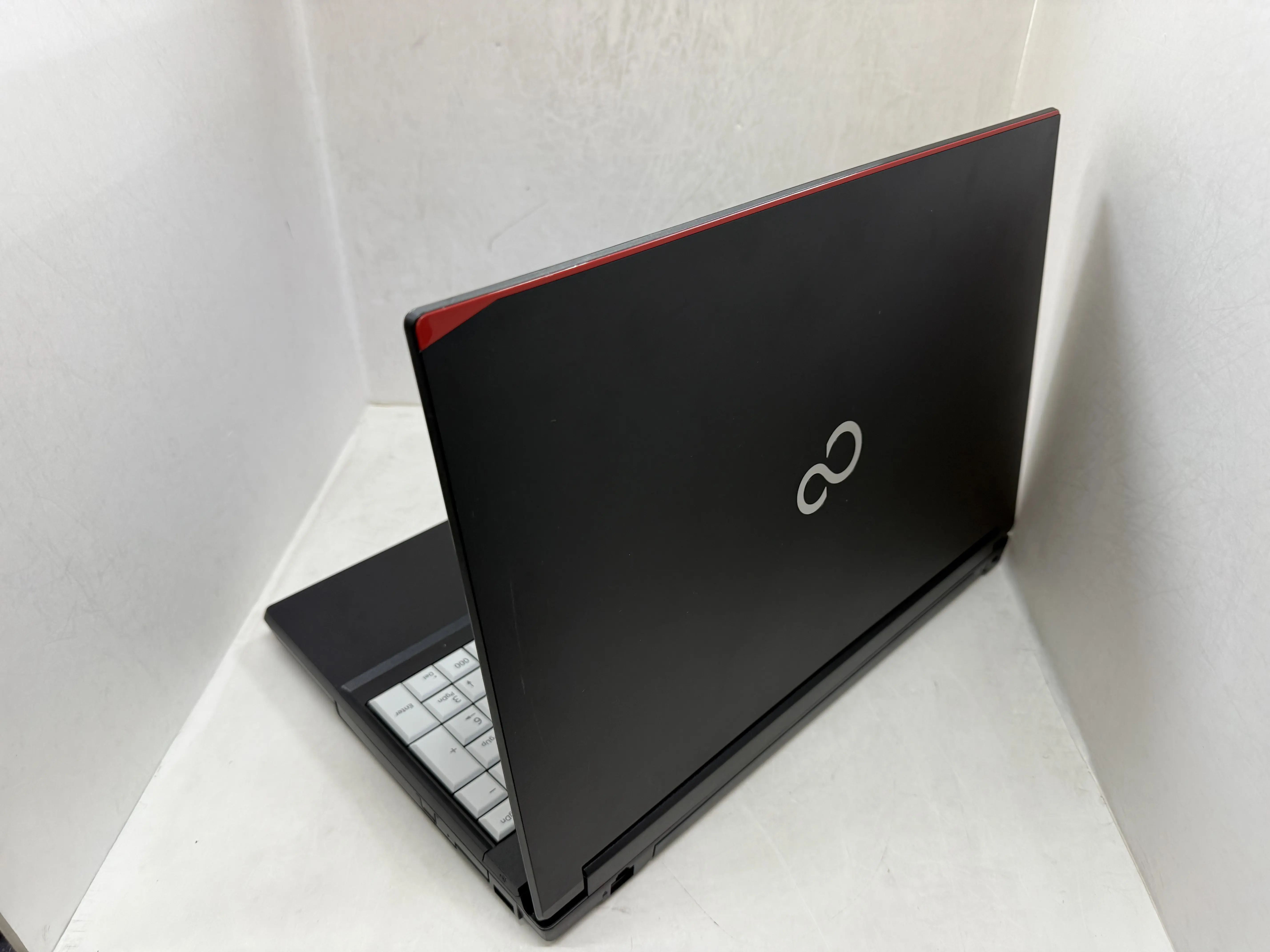 富士通 Lifebook A748/S i5-7300U 8GB SSD256G LIFEBOOK A748/S(CPU： Core i5 8350U 1.9GHz/メモリ：8GB/SSD：256GB)