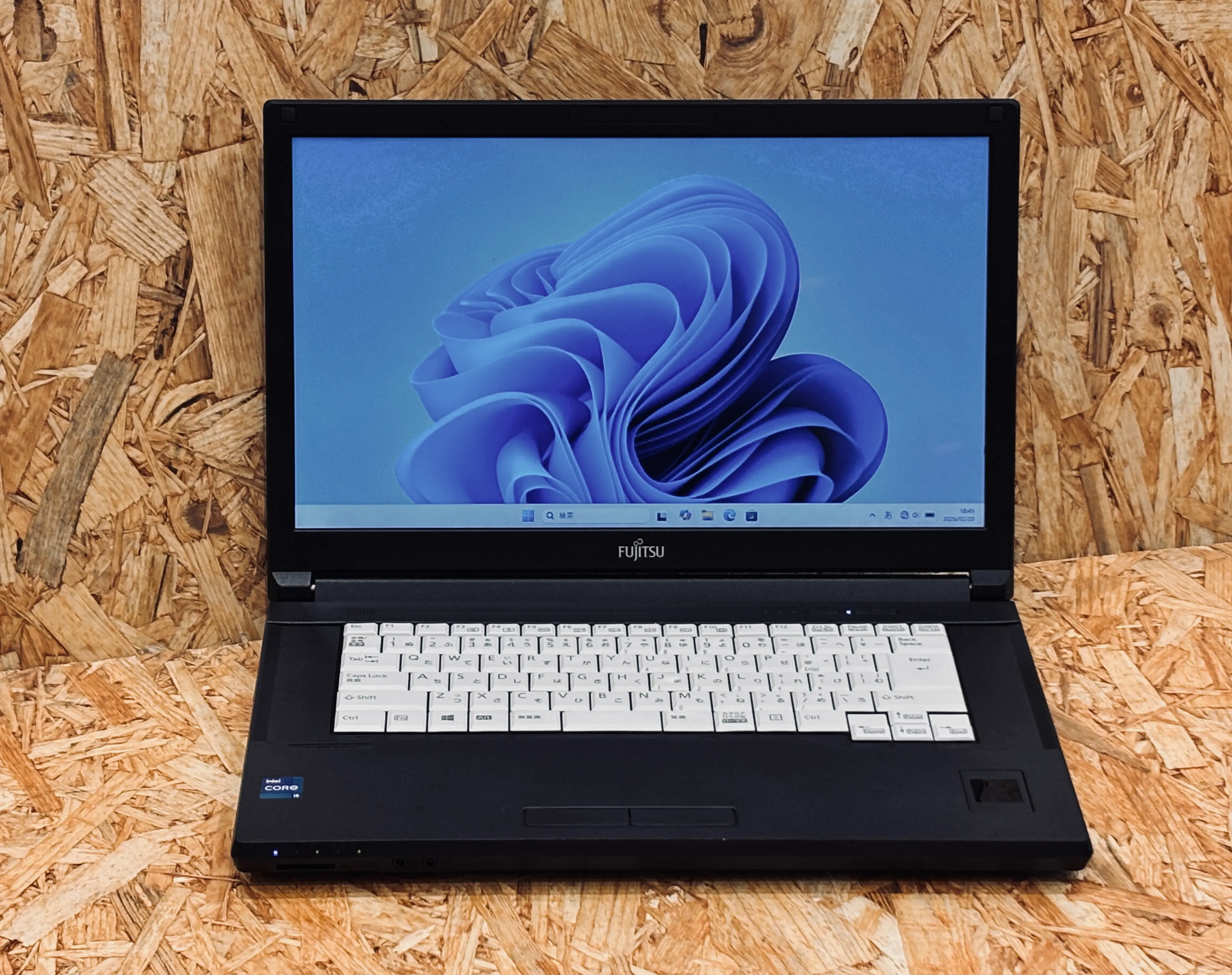 富士通 A7511/G (第11世代CPU)「現代のビジネスシーンで求められる高い処理能力と拡張性を備えた実力派モデルです」