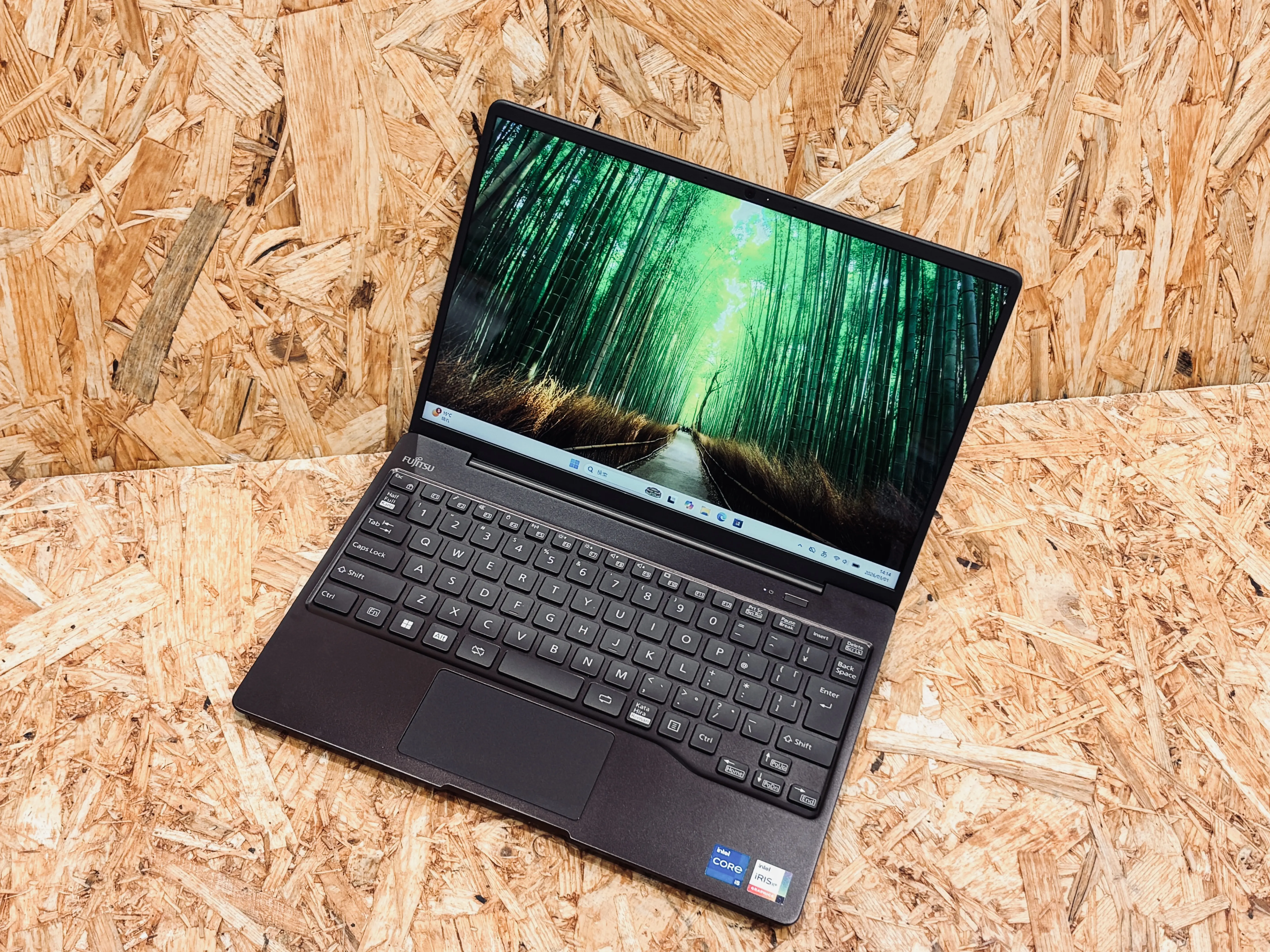 富士通 LIFEBOOK CH75/G3M（第12世代CPU）「Mobile Cinemaというコンセプトの通り、映像美と持ち運びやすさにこだわった一台です。」